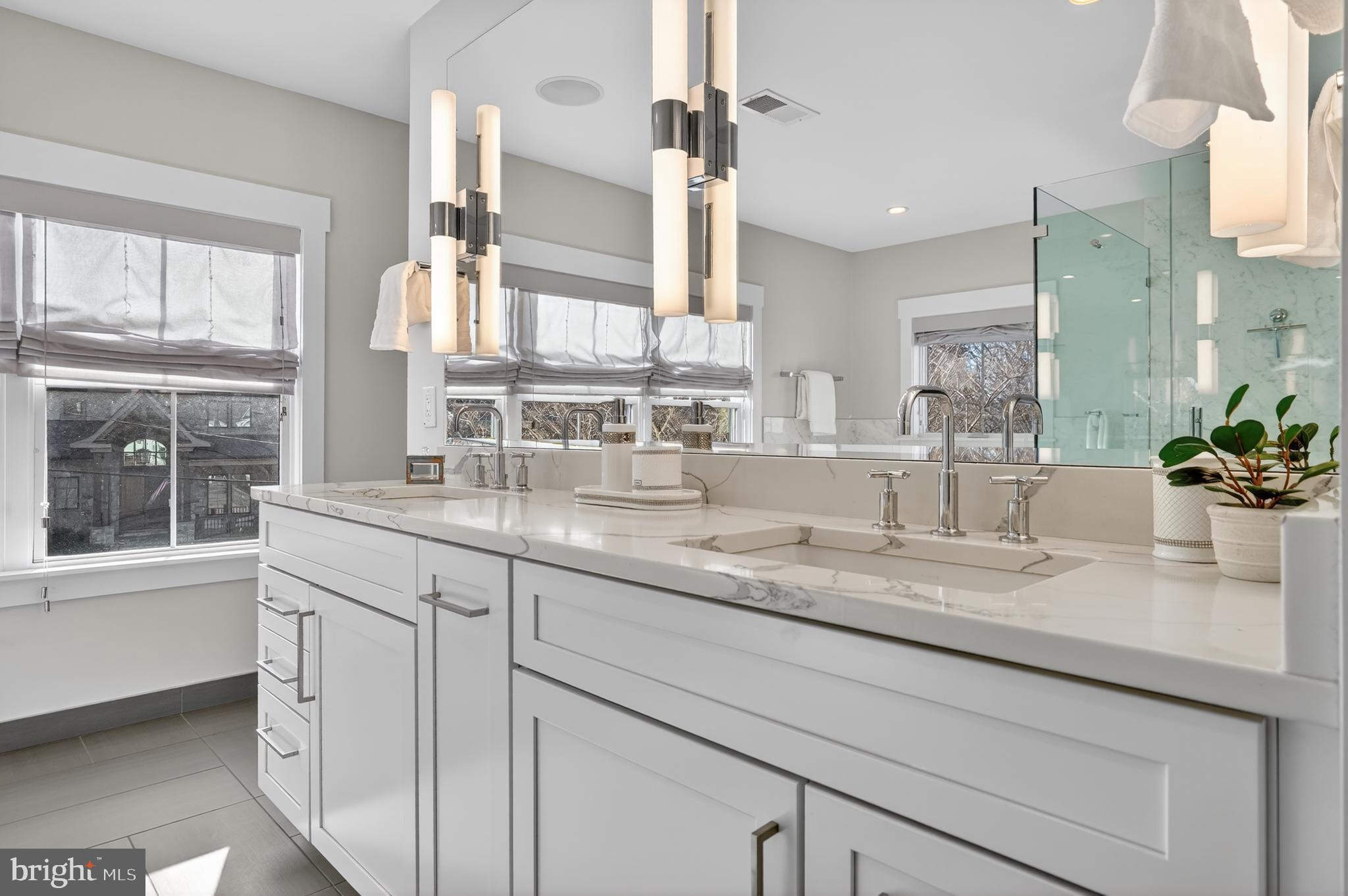 CRESCENT HILLS - Residential