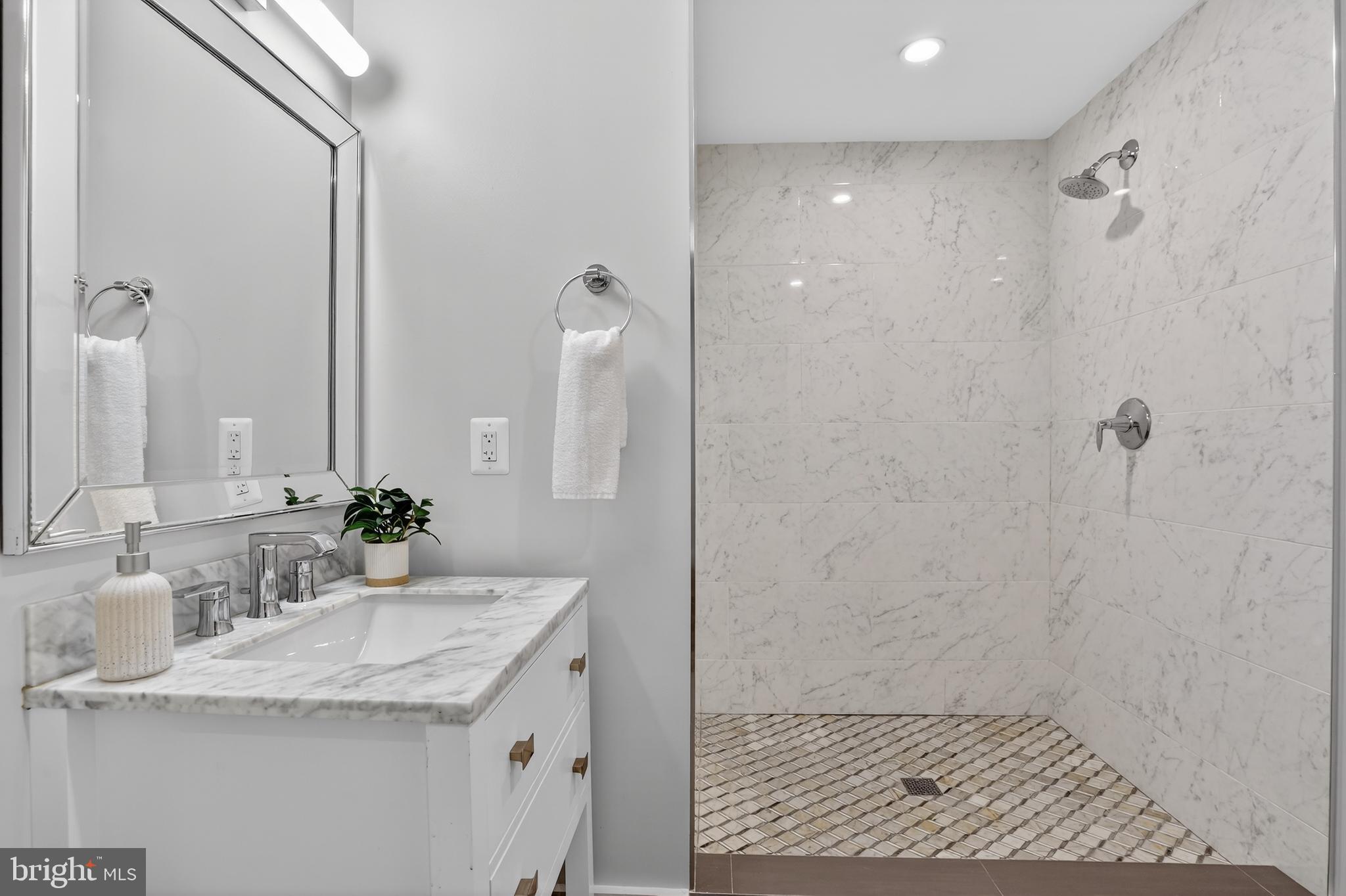 CRESCENT HILLS - Residential