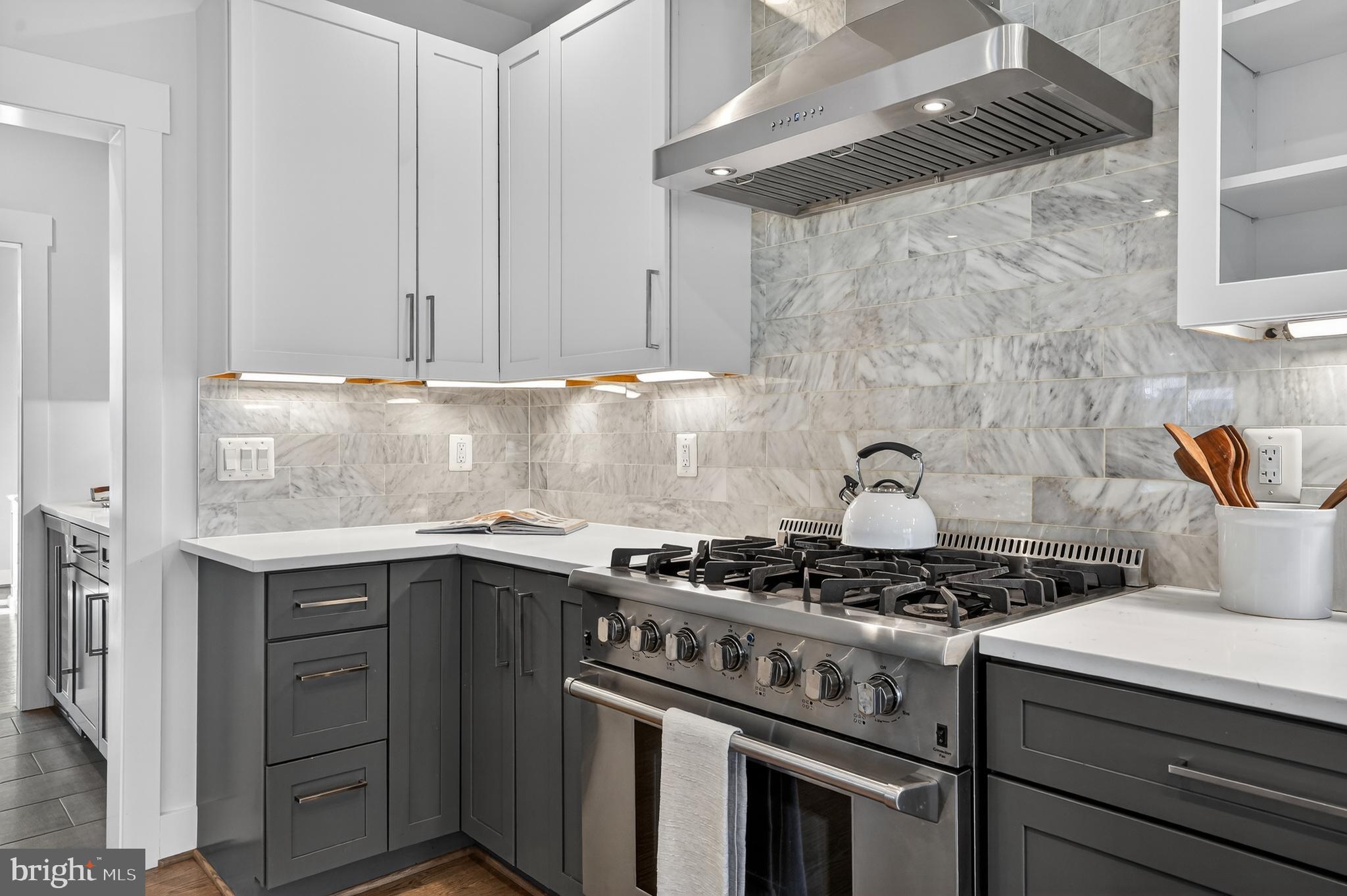 CRESCENT HILLS - Residential