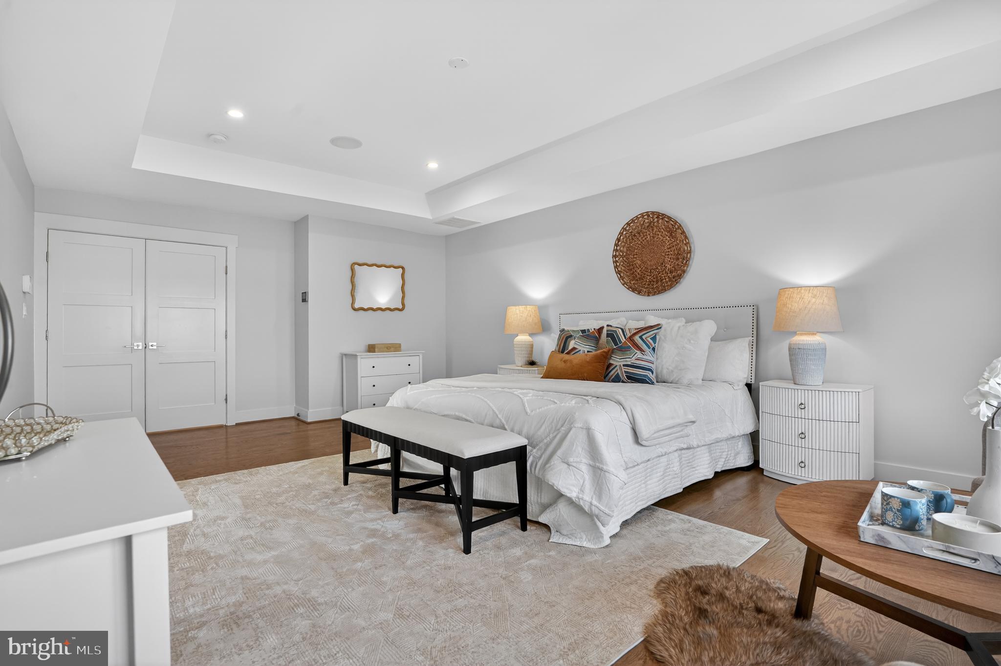 CRESCENT HILLS - Residential