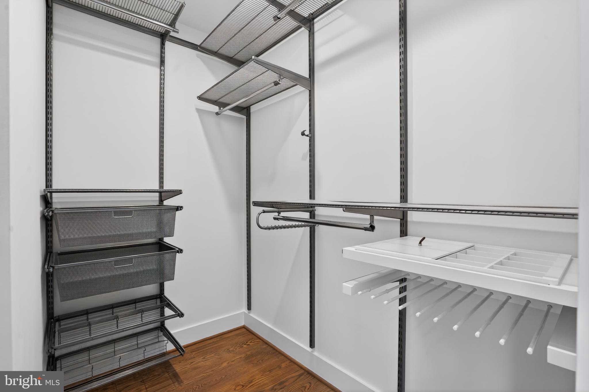 CRESCENT HILLS - Residential