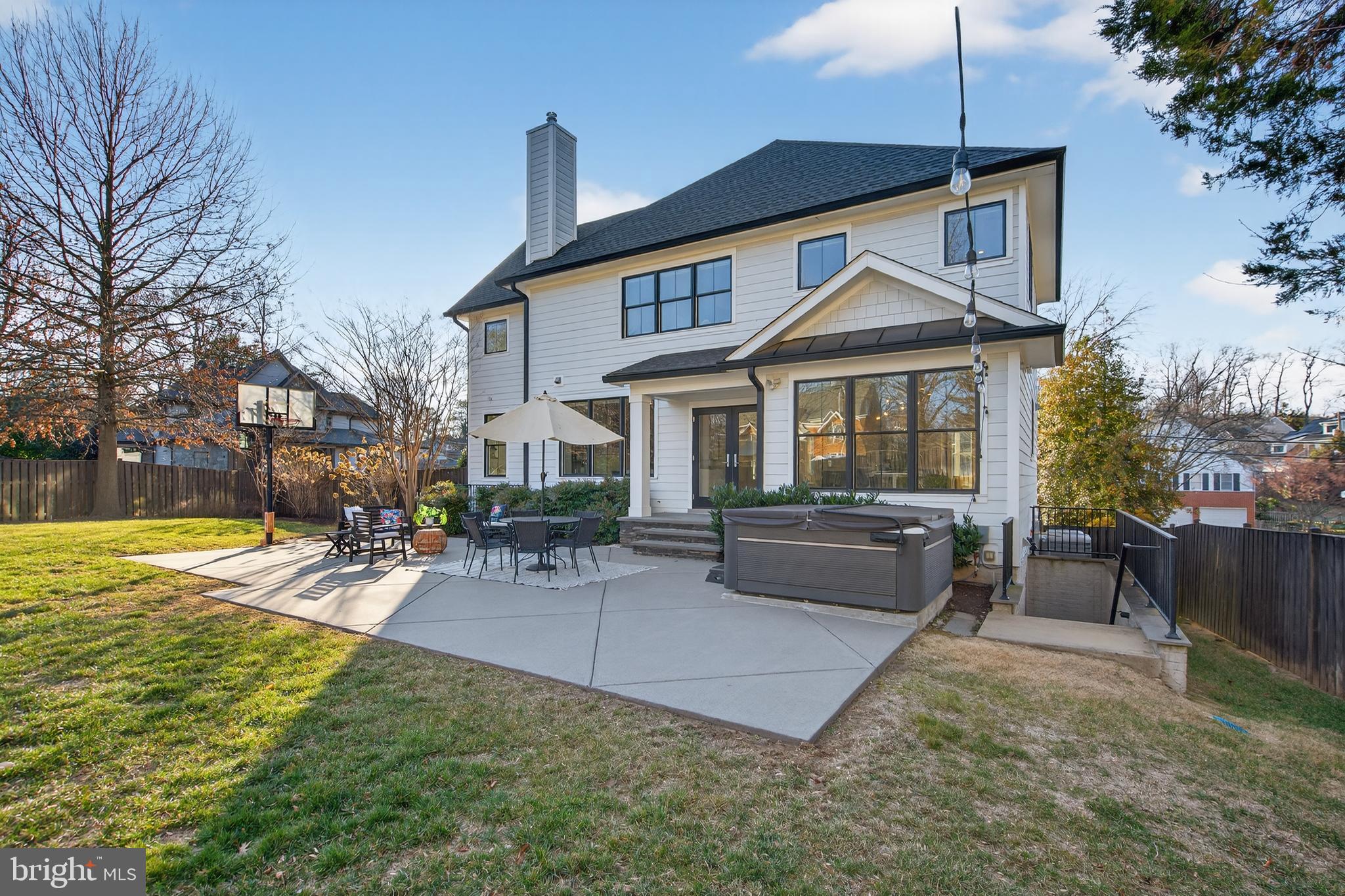 CRESCENT HILLS - Residential