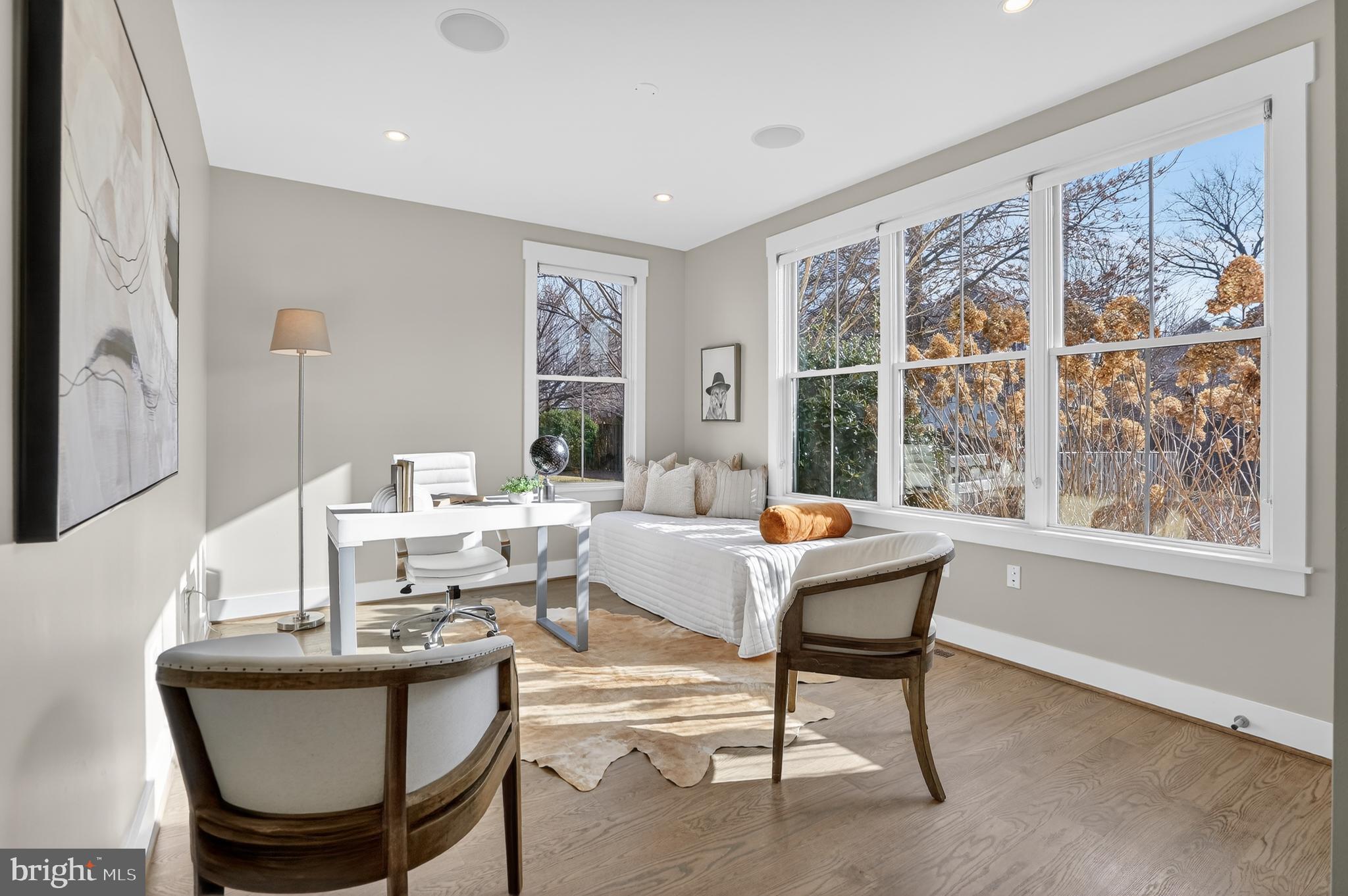 CRESCENT HILLS - Residential