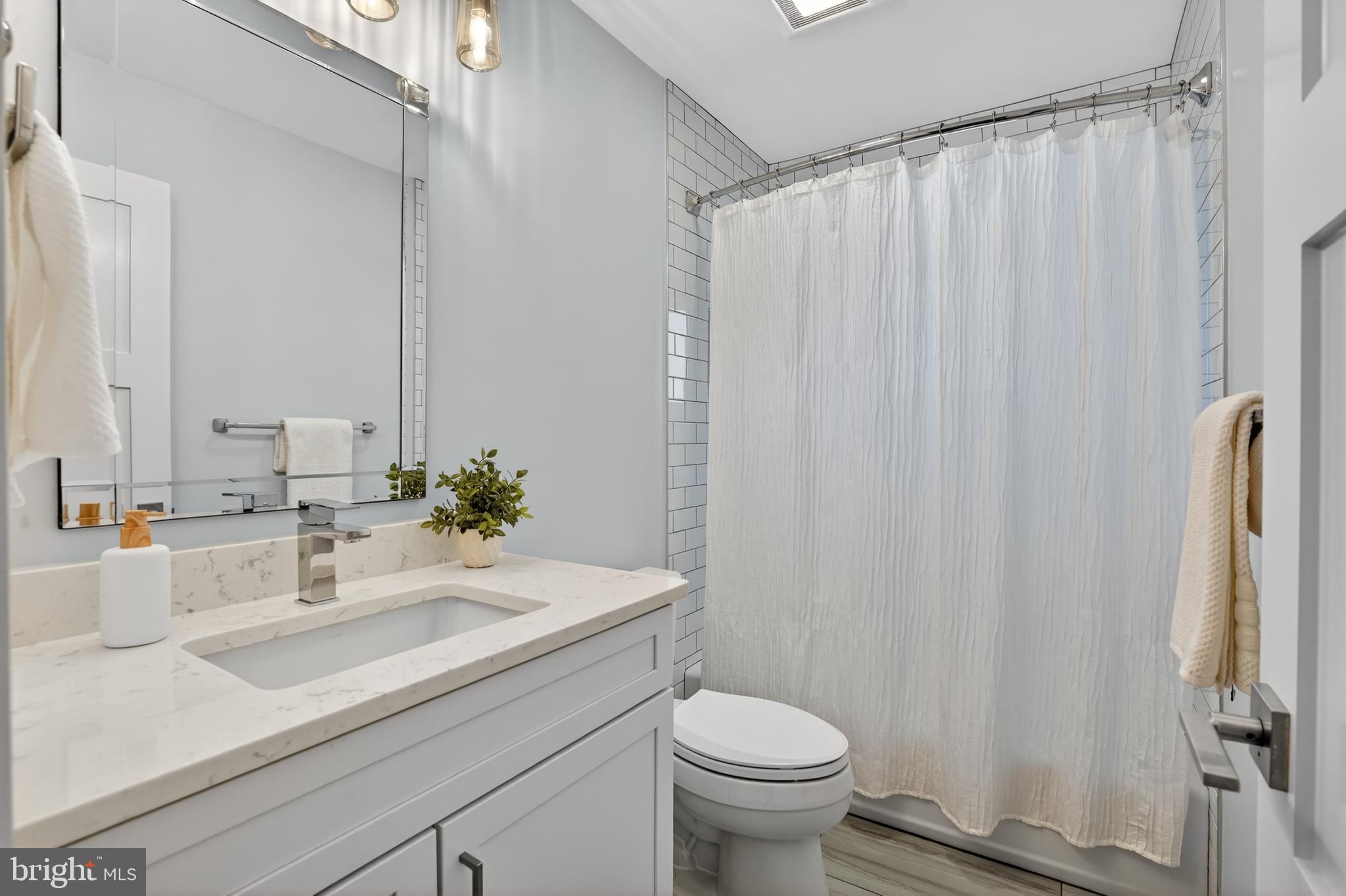 CRESCENT HILLS - Residential