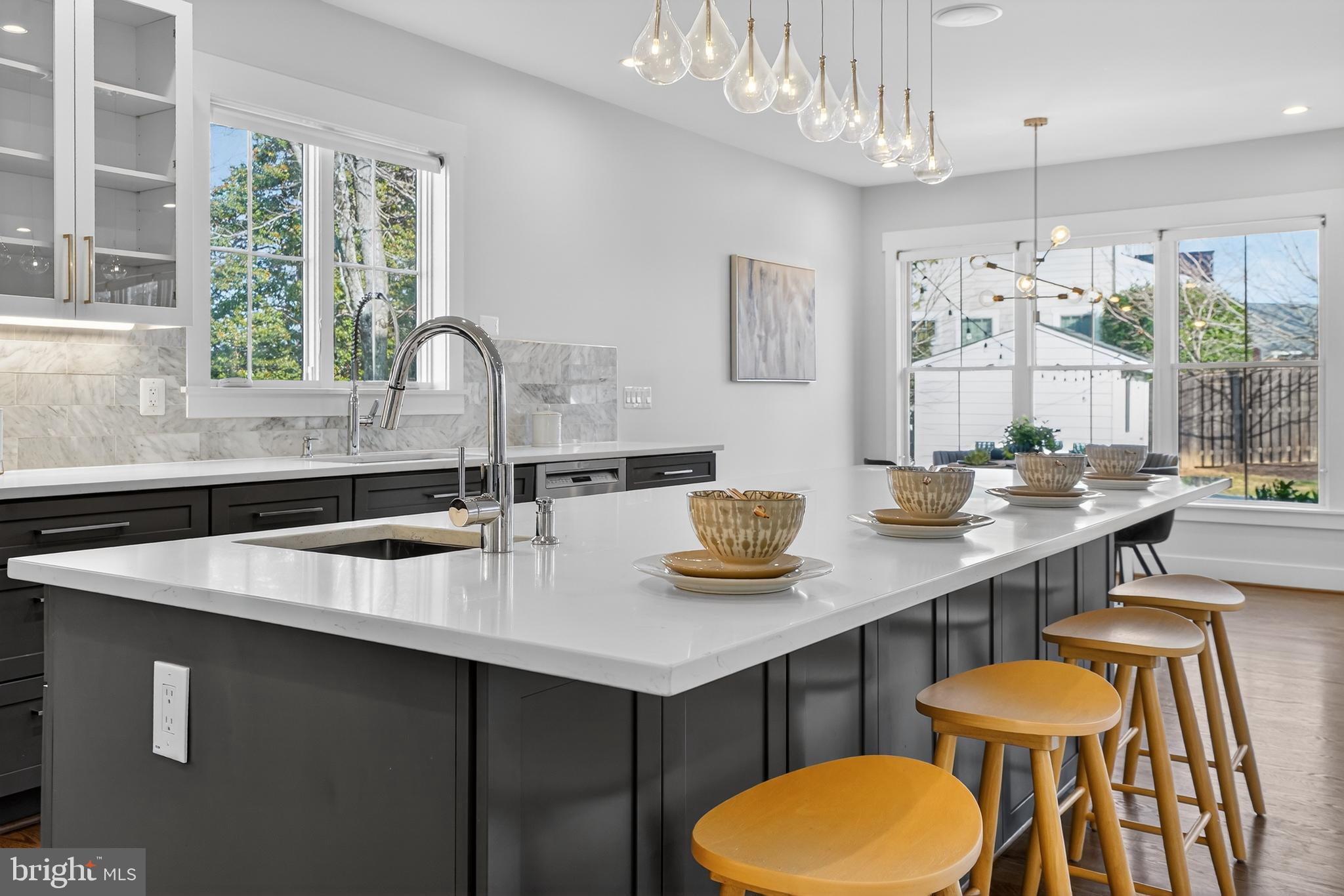 CRESCENT HILLS - Residential