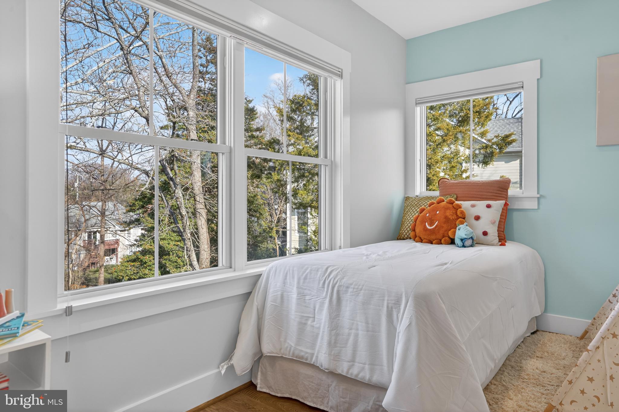 CRESCENT HILLS - Residential