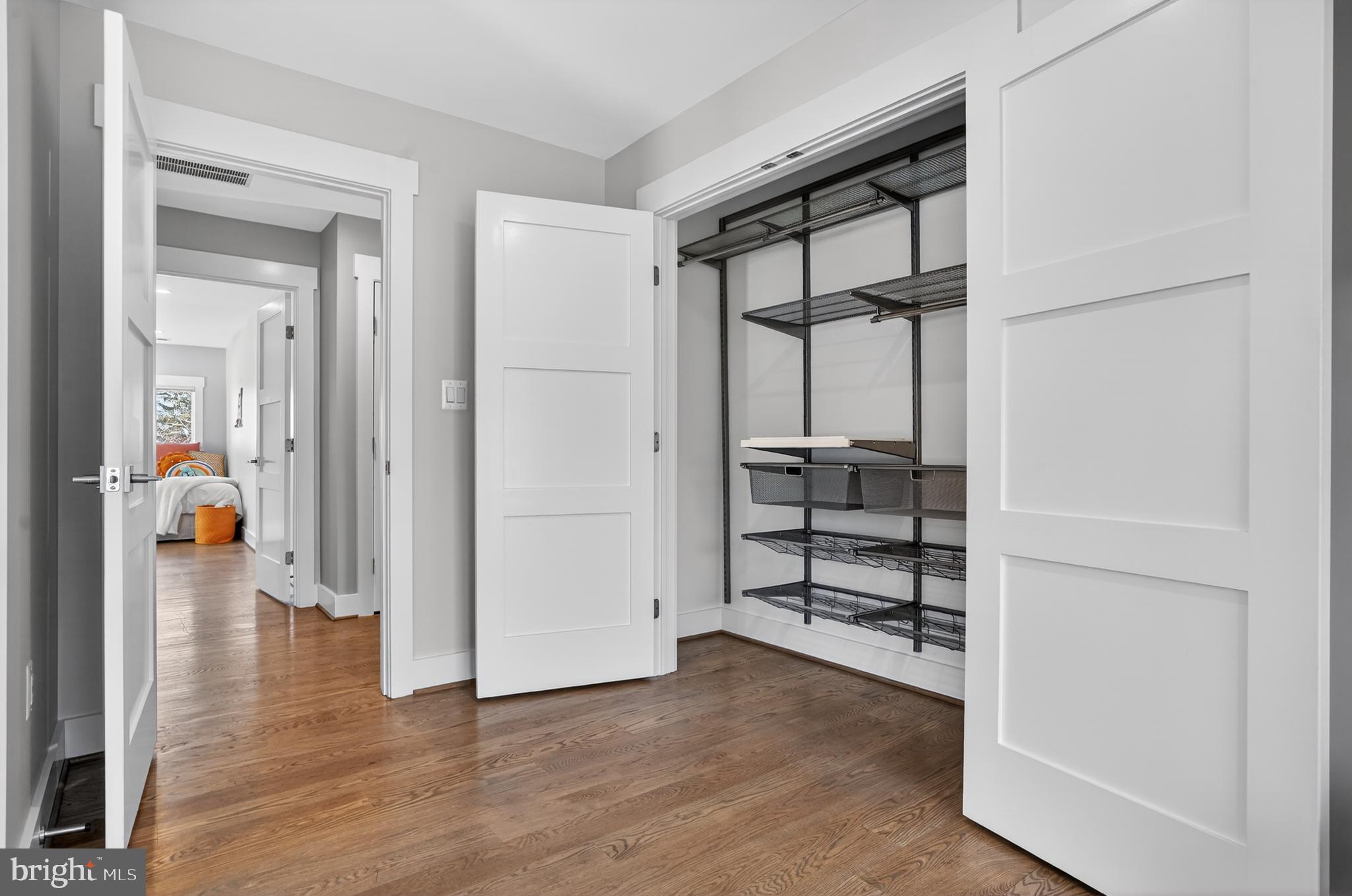 CRESCENT HILLS - Residential