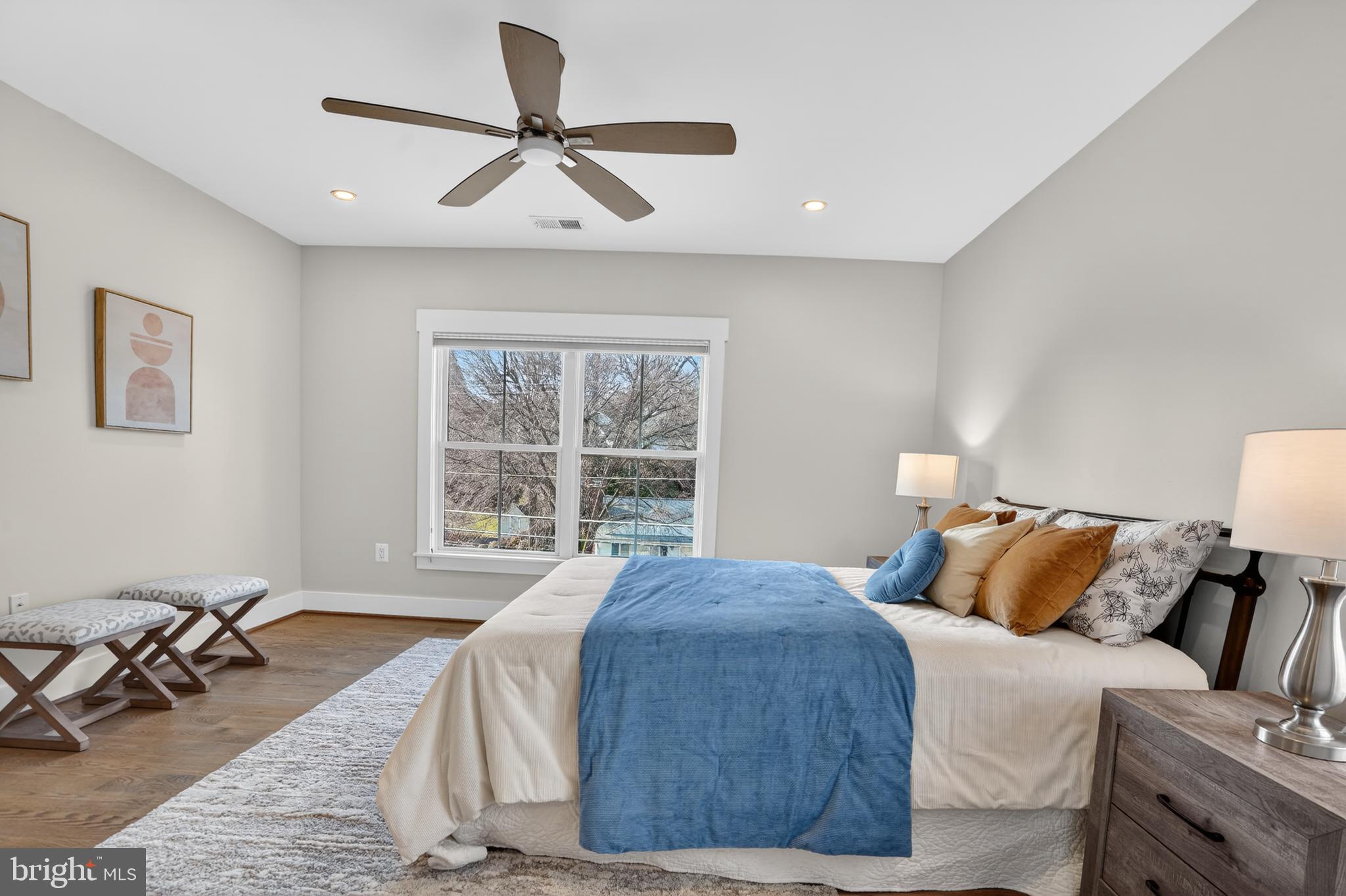 CRESCENT HILLS - Residential