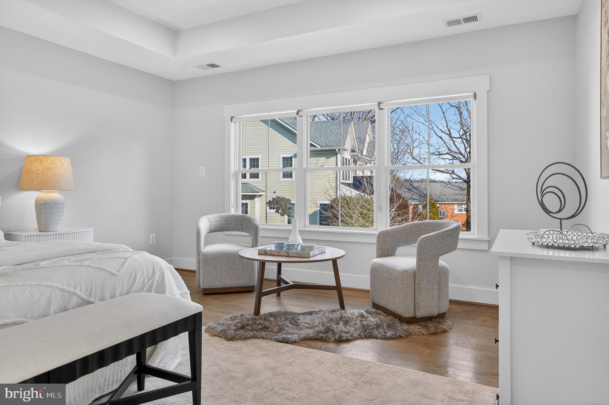 CRESCENT HILLS - Residential