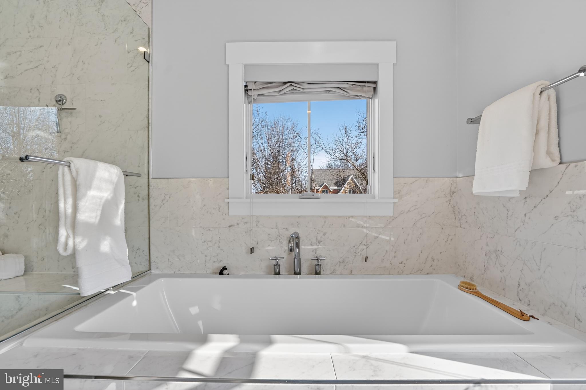 CRESCENT HILLS - Residential