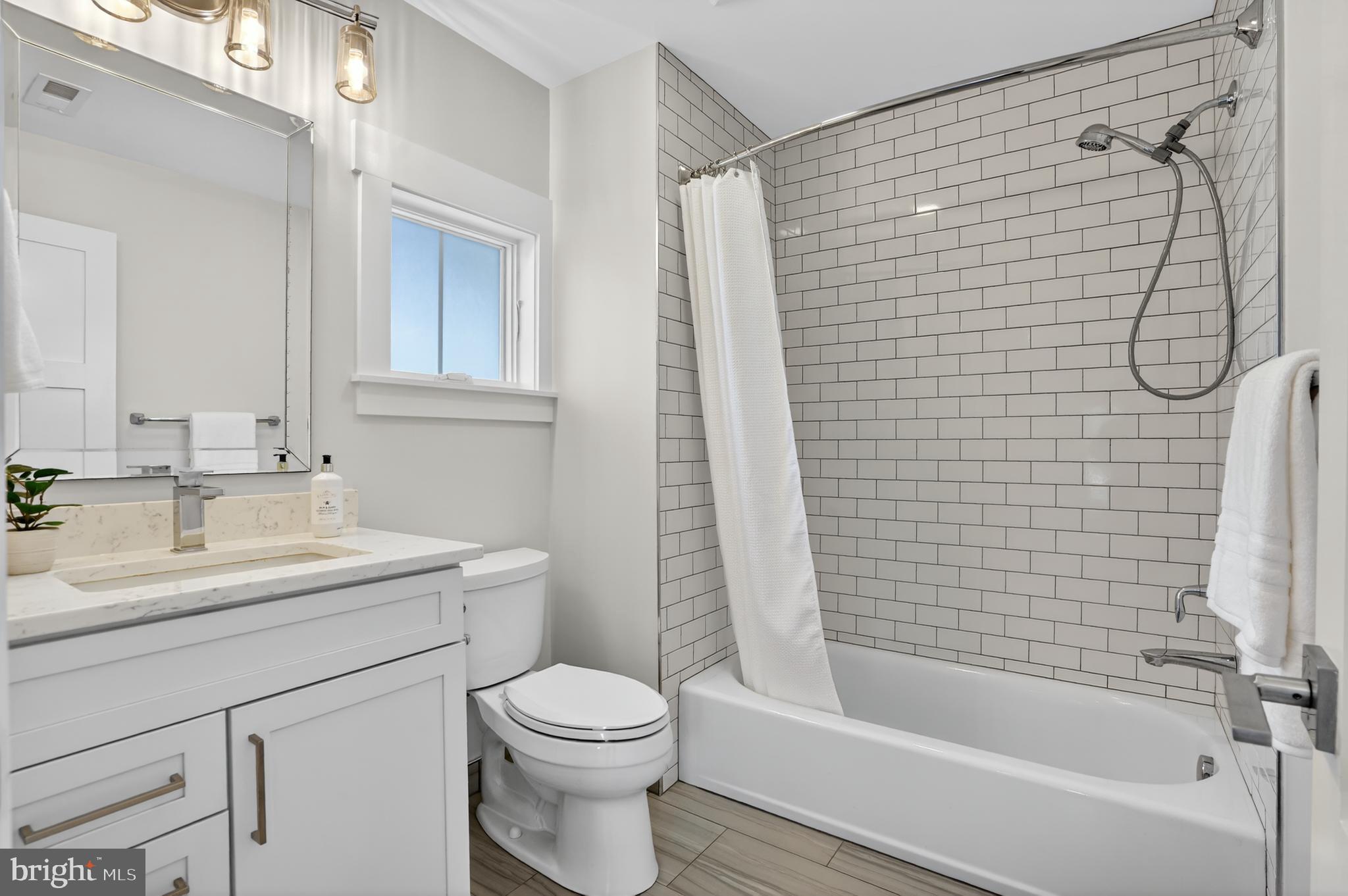 CRESCENT HILLS - Residential