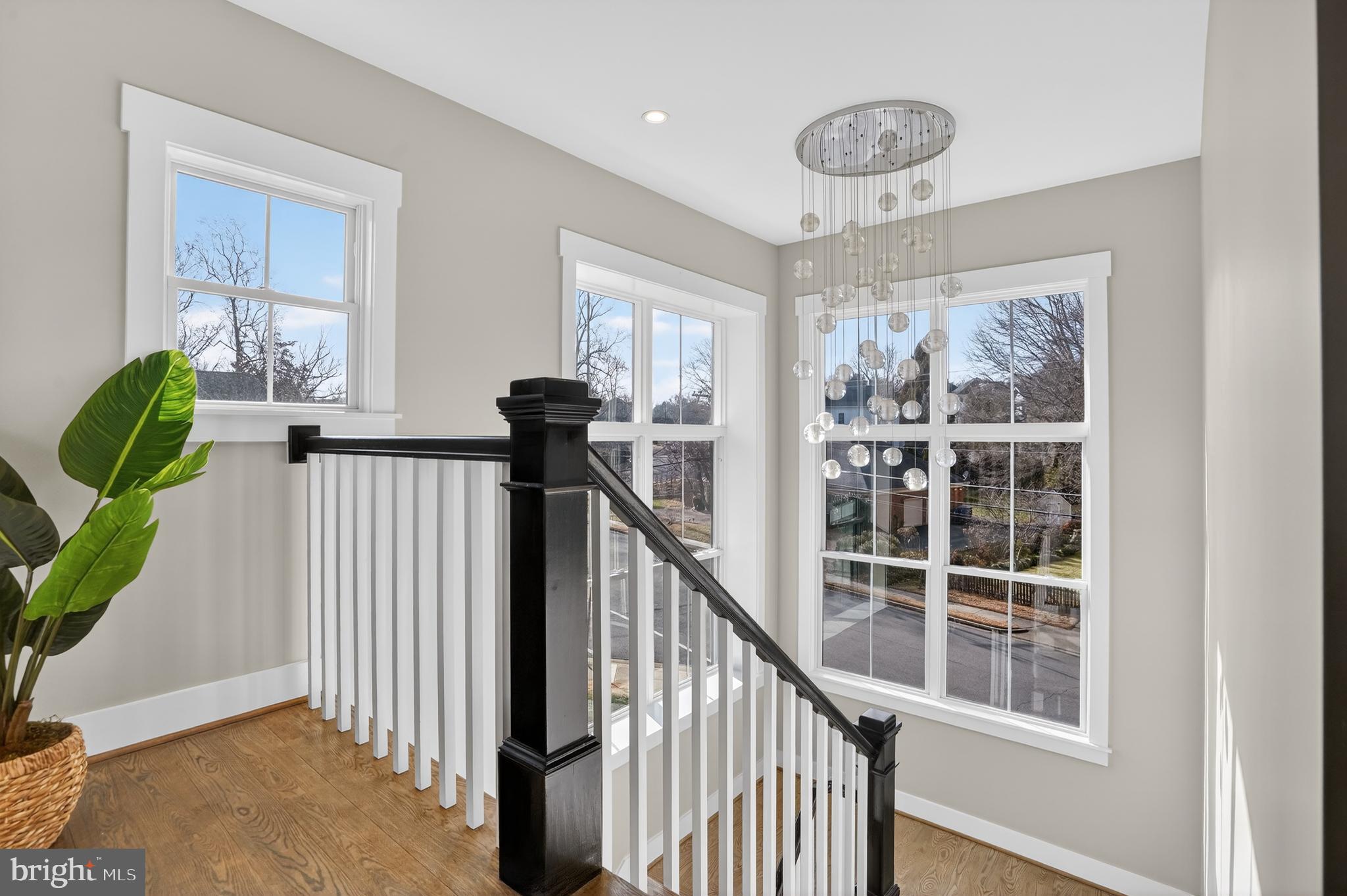 CRESCENT HILLS - Residential