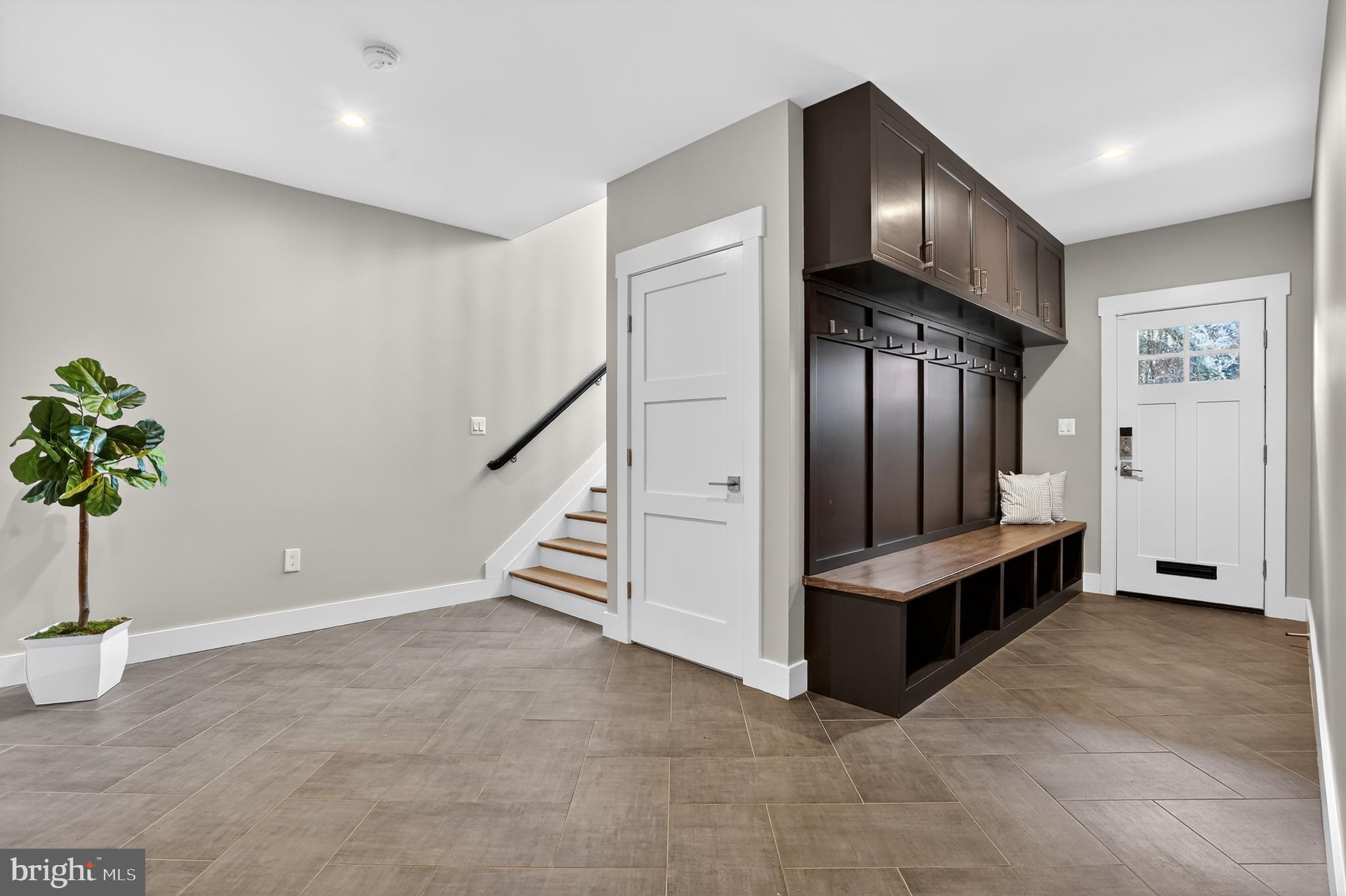 CRESCENT HILLS - Residential