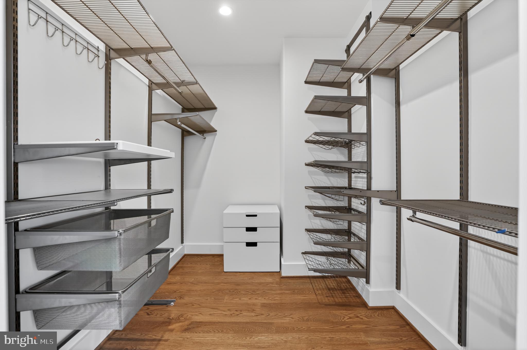 CRESCENT HILLS - Residential