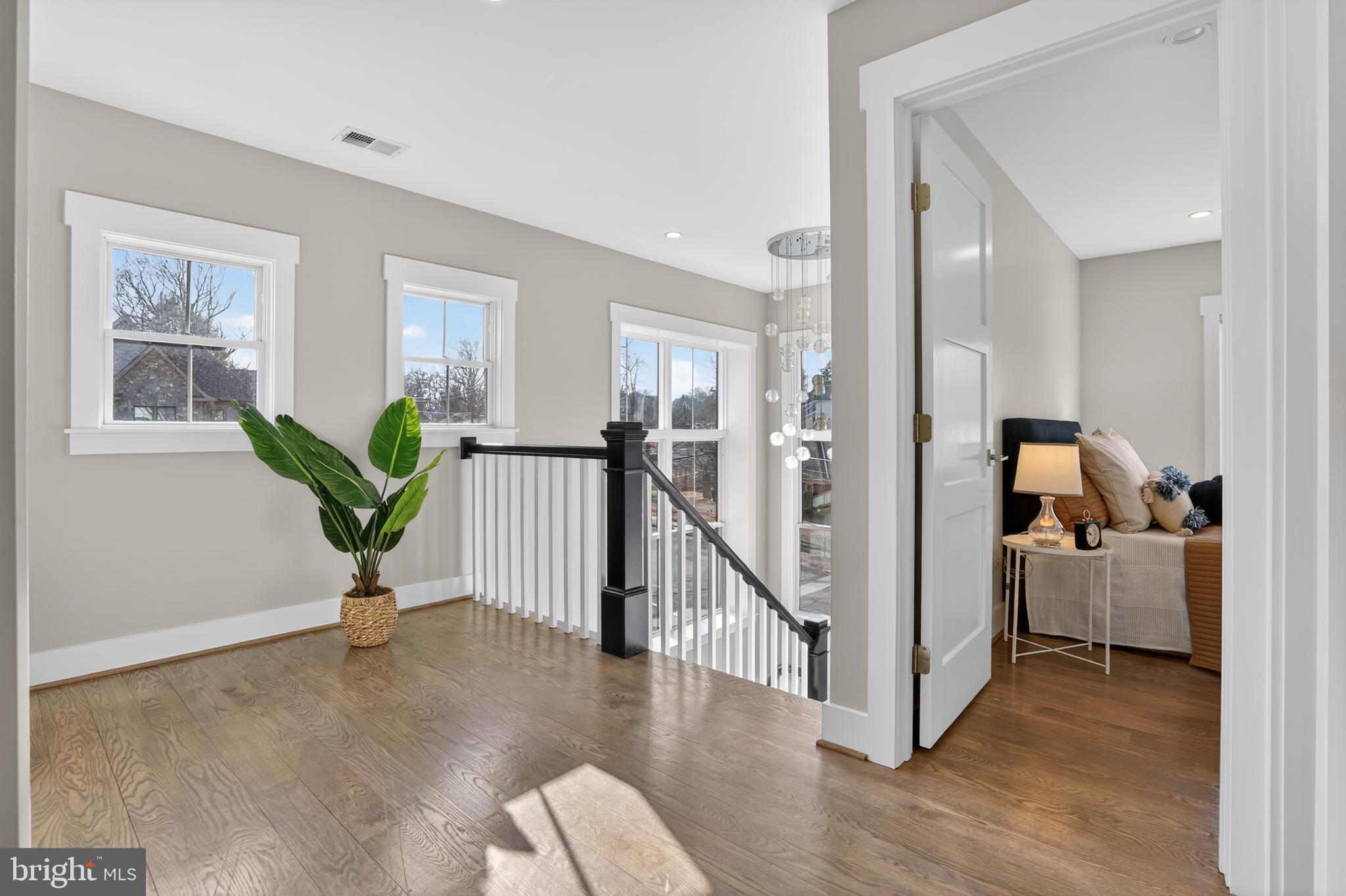 CRESCENT HILLS - Residential