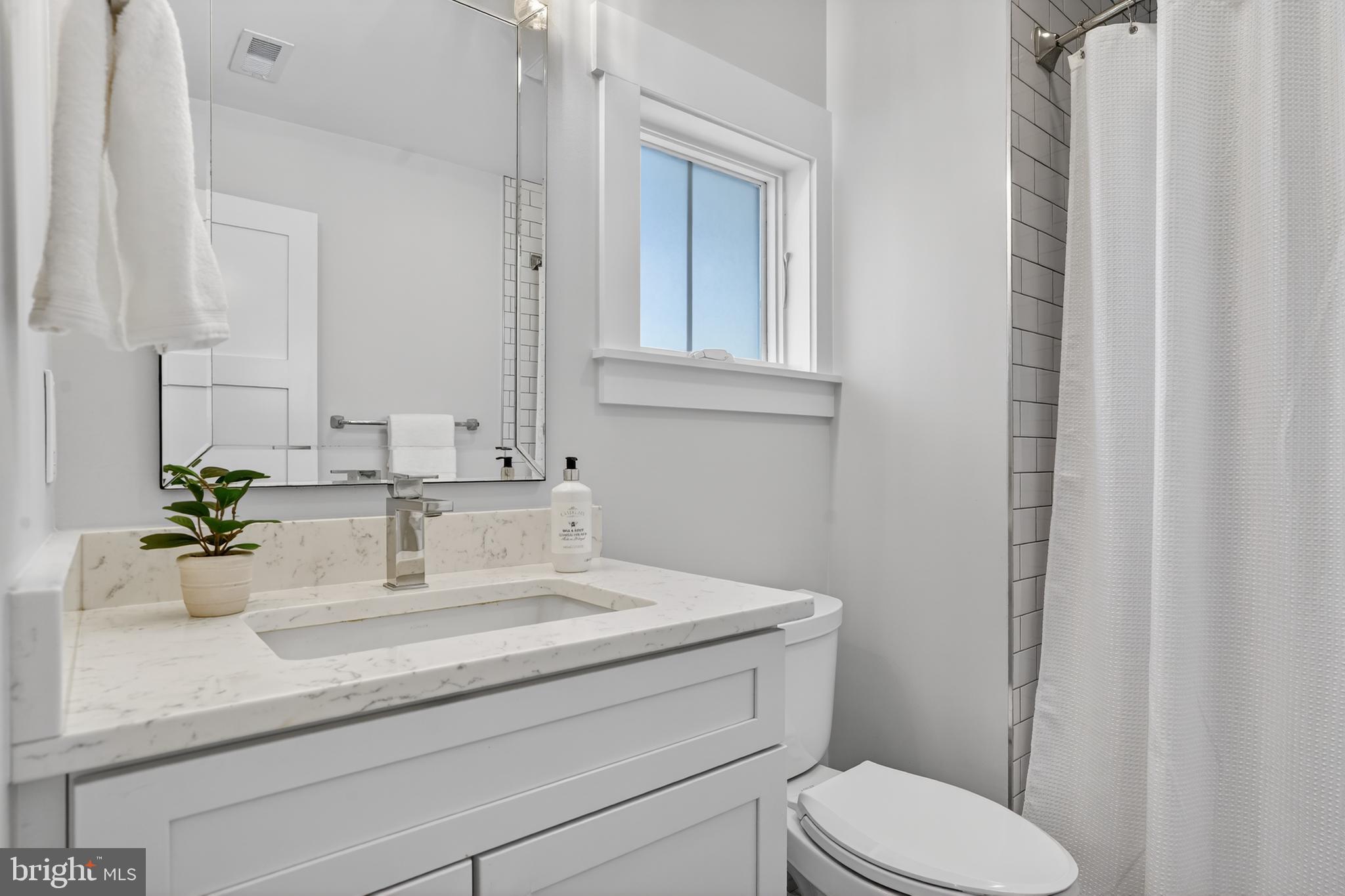 CRESCENT HILLS - Residential