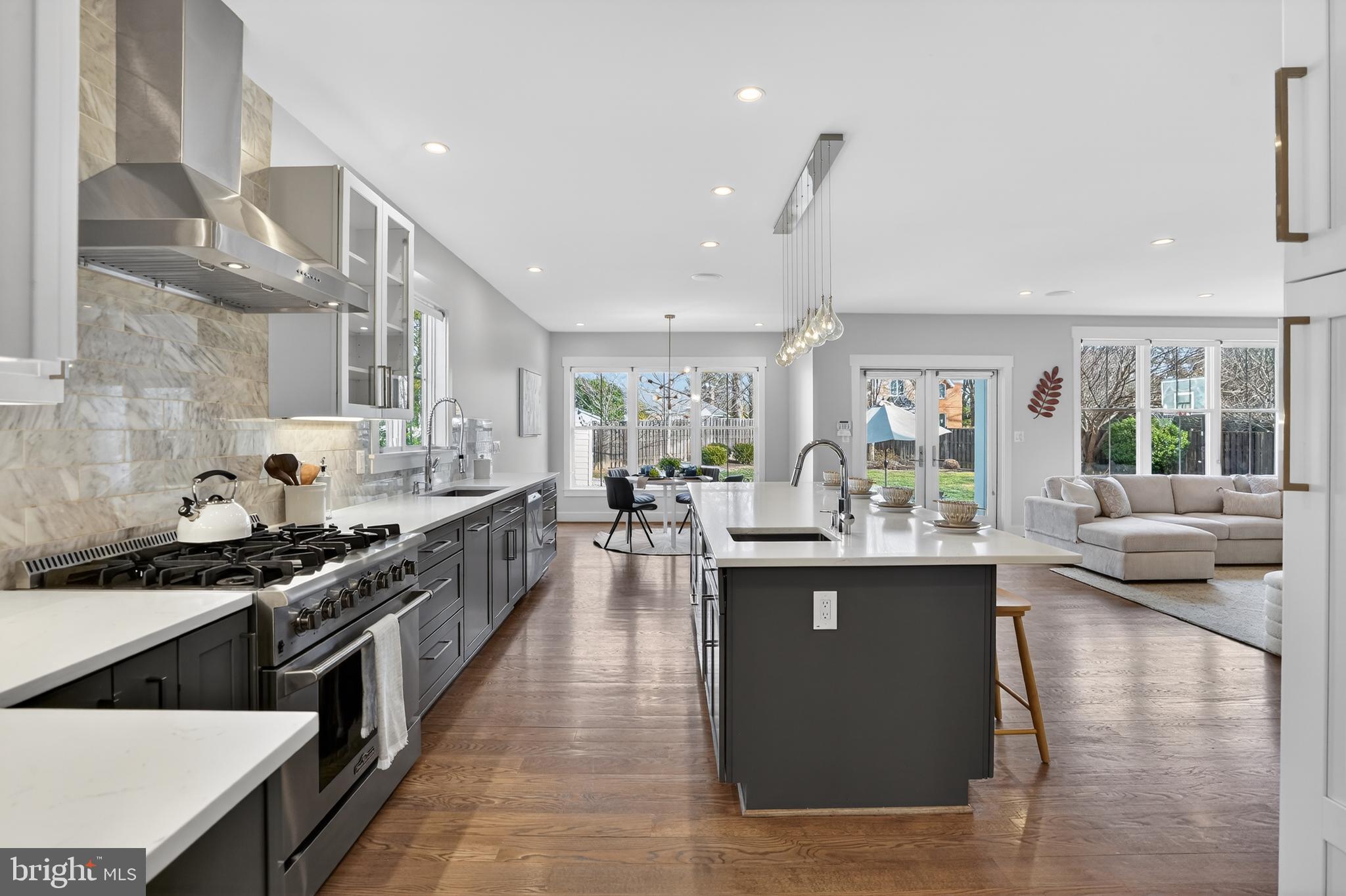 CRESCENT HILLS - Residential