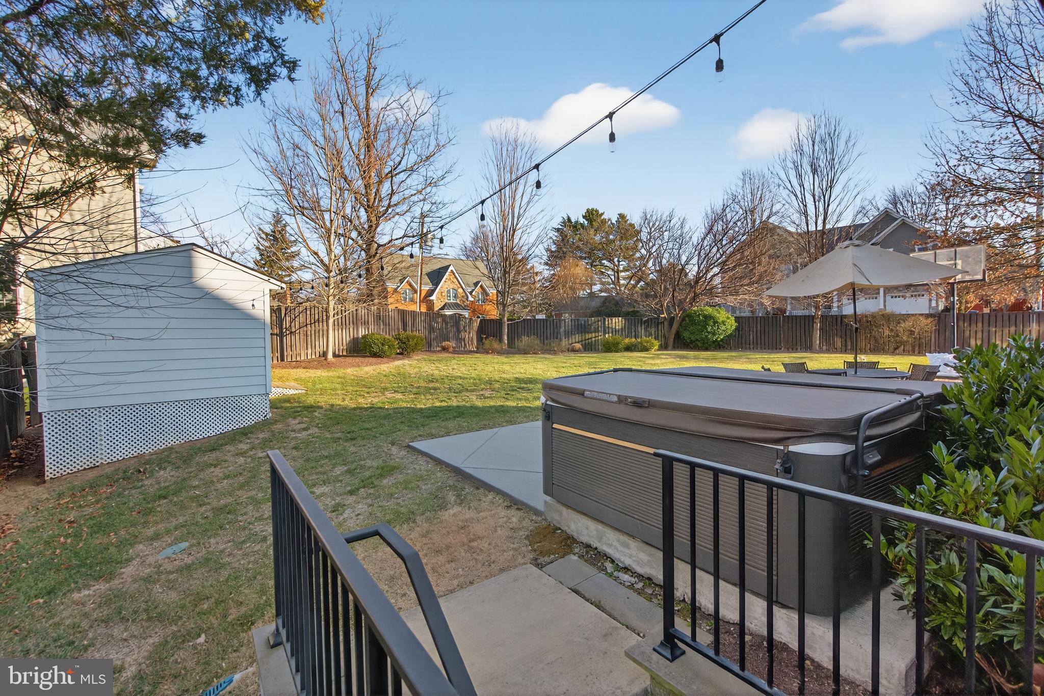 CRESCENT HILLS - Residential