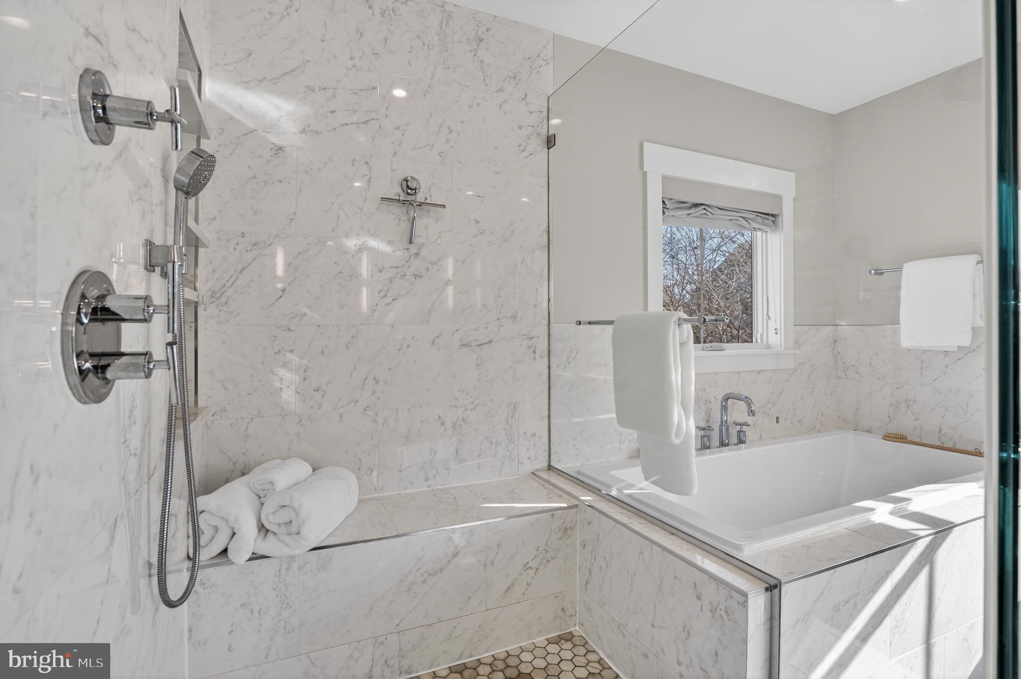 CRESCENT HILLS - Residential