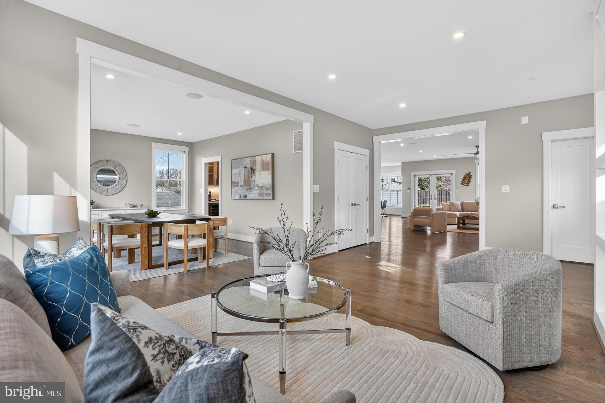 CRESCENT HILLS - Residential