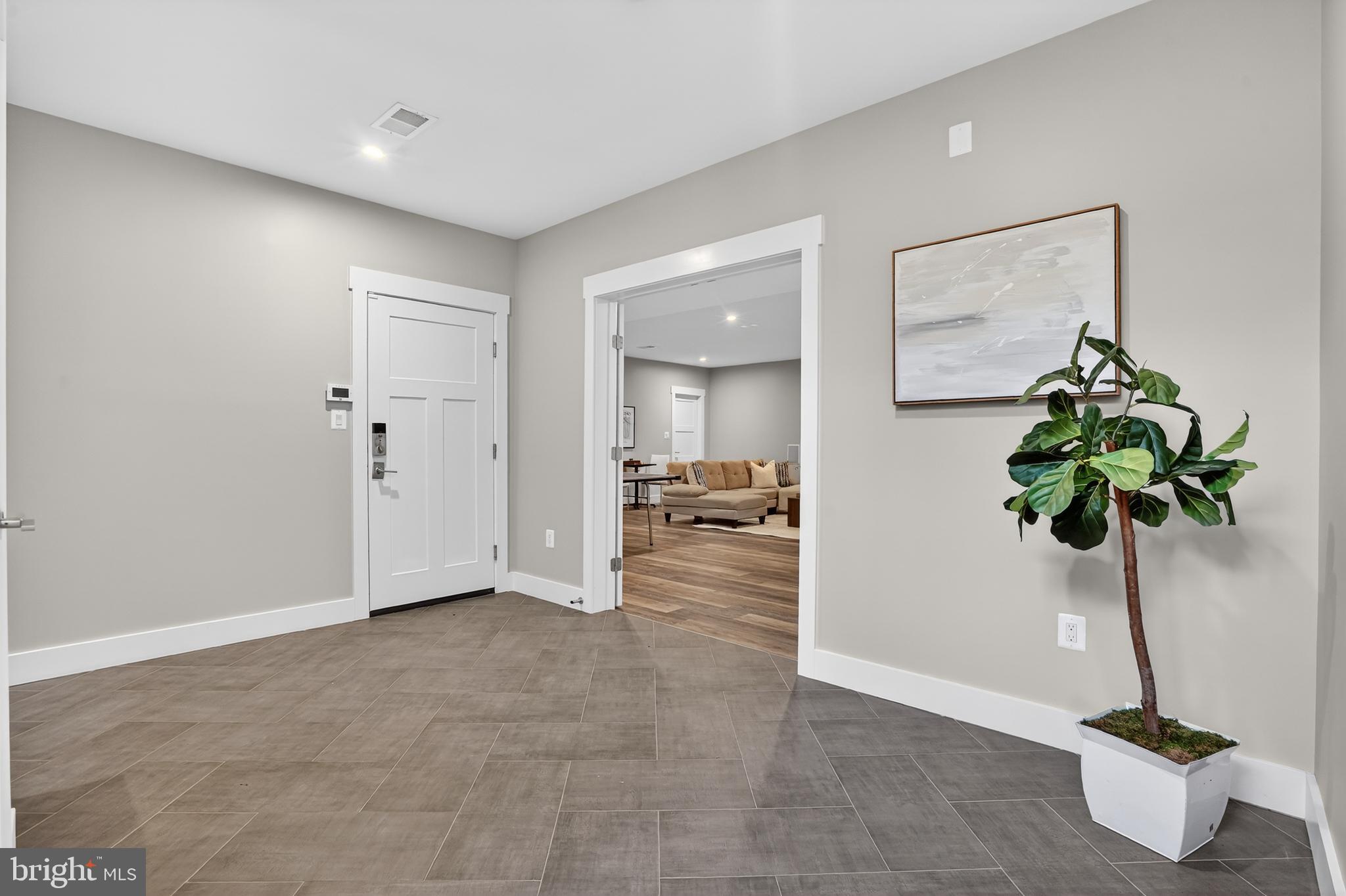 CRESCENT HILLS - Residential