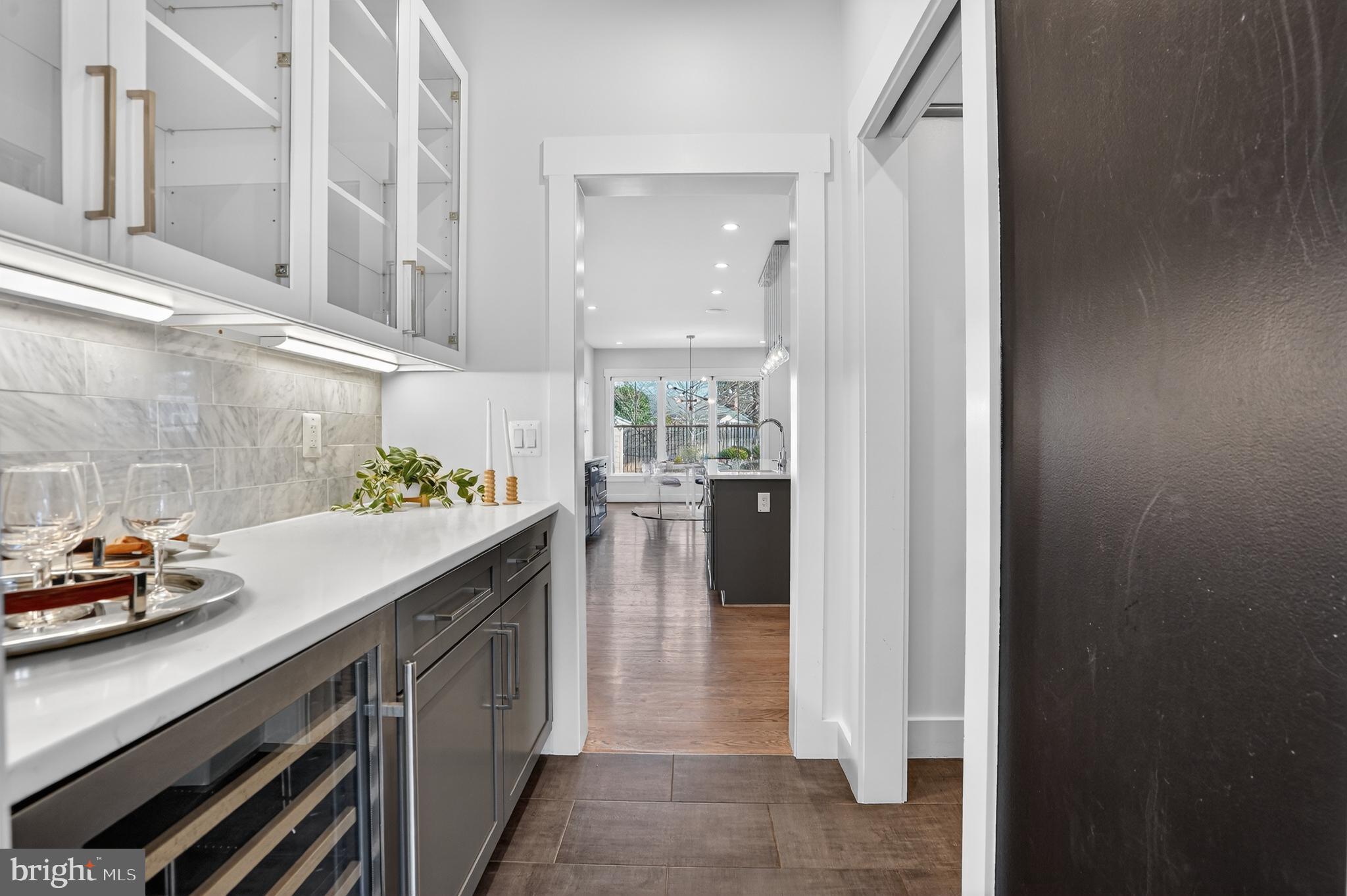 CRESCENT HILLS - Residential