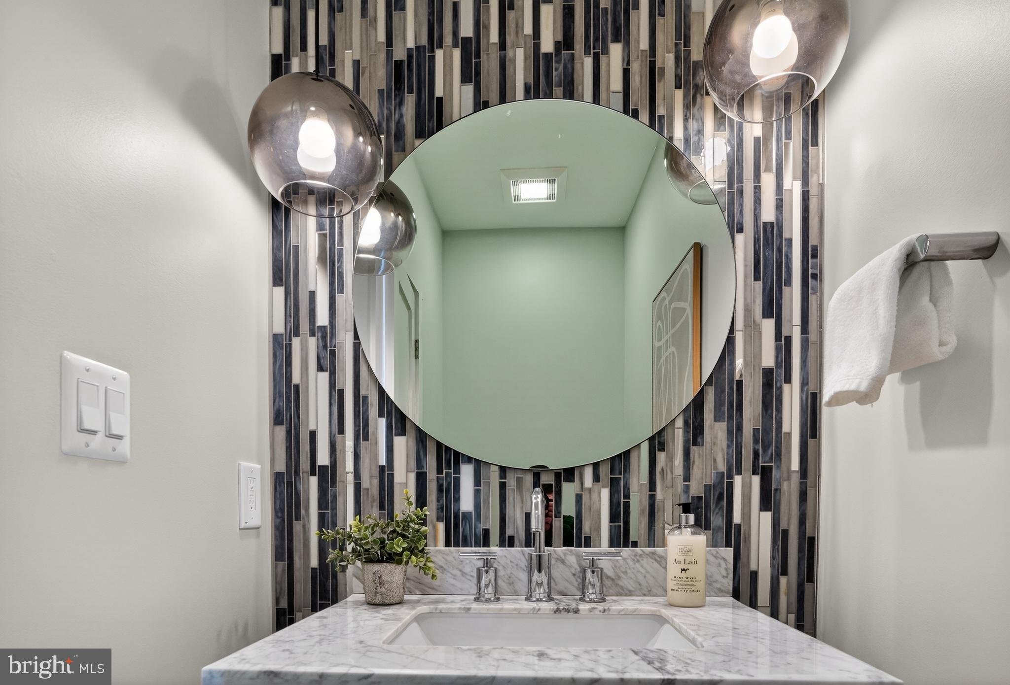 CRESCENT HILLS - Residential