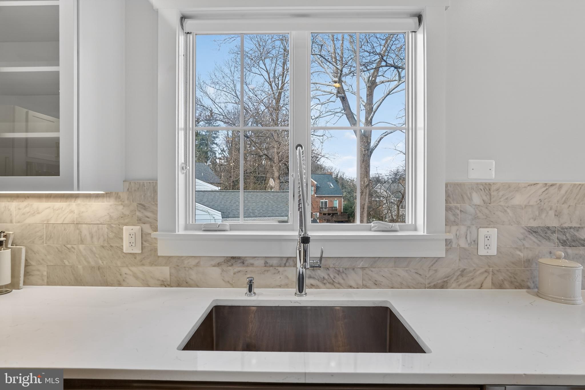 CRESCENT HILLS - Residential