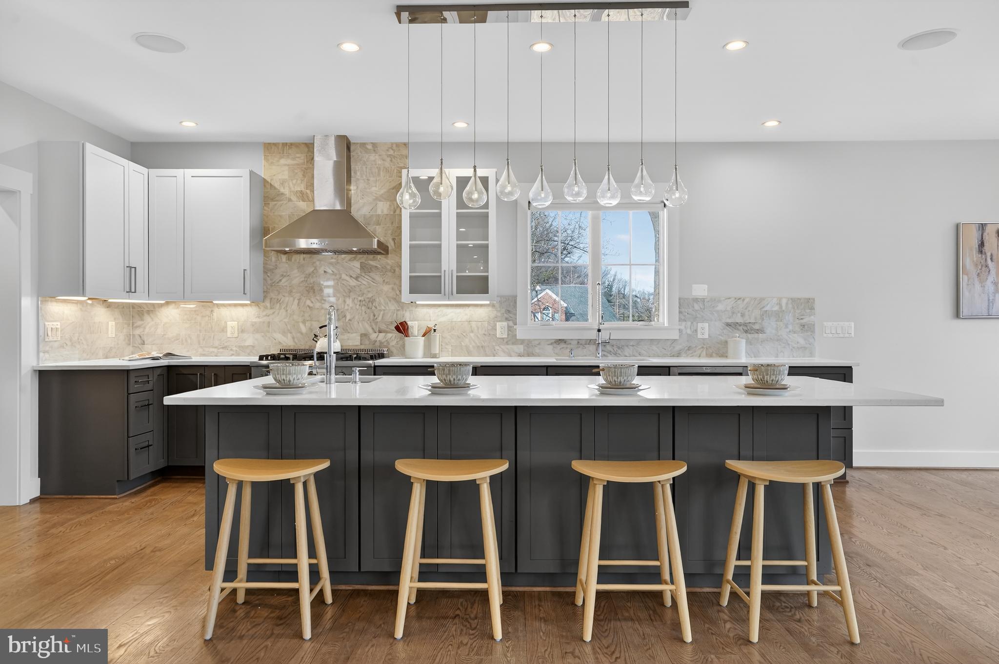 CRESCENT HILLS - Residential