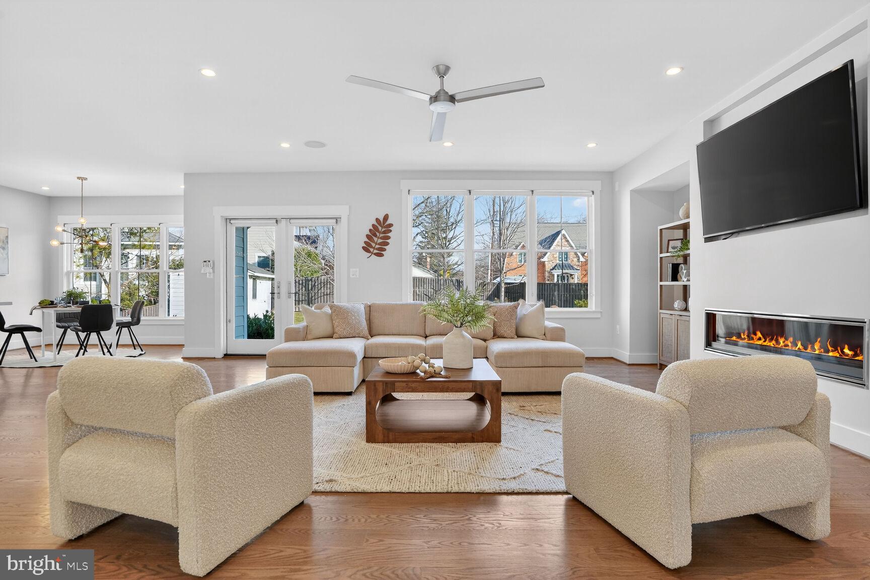 CRESCENT HILLS - Residential