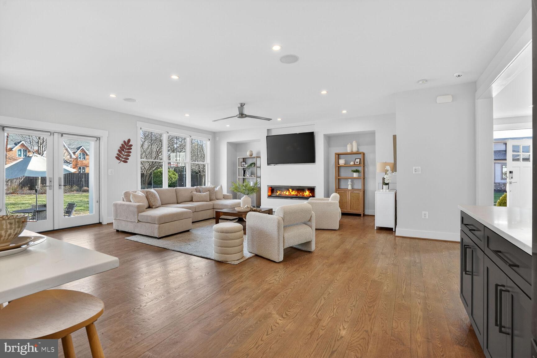 CRESCENT HILLS - Residential