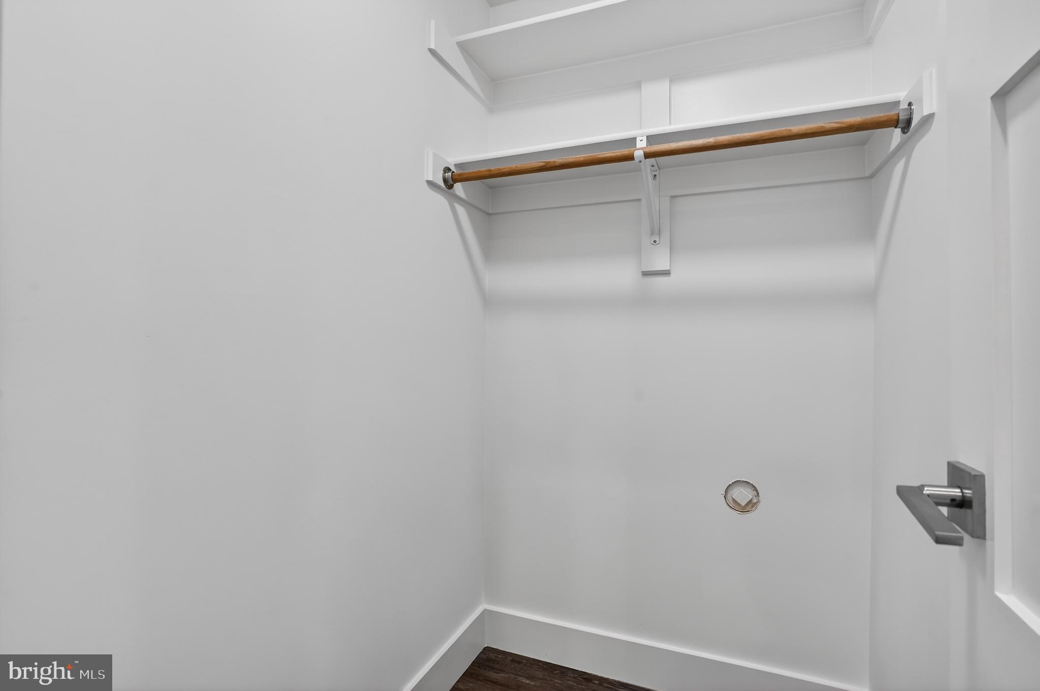 CRESCENT HILLS - Residential