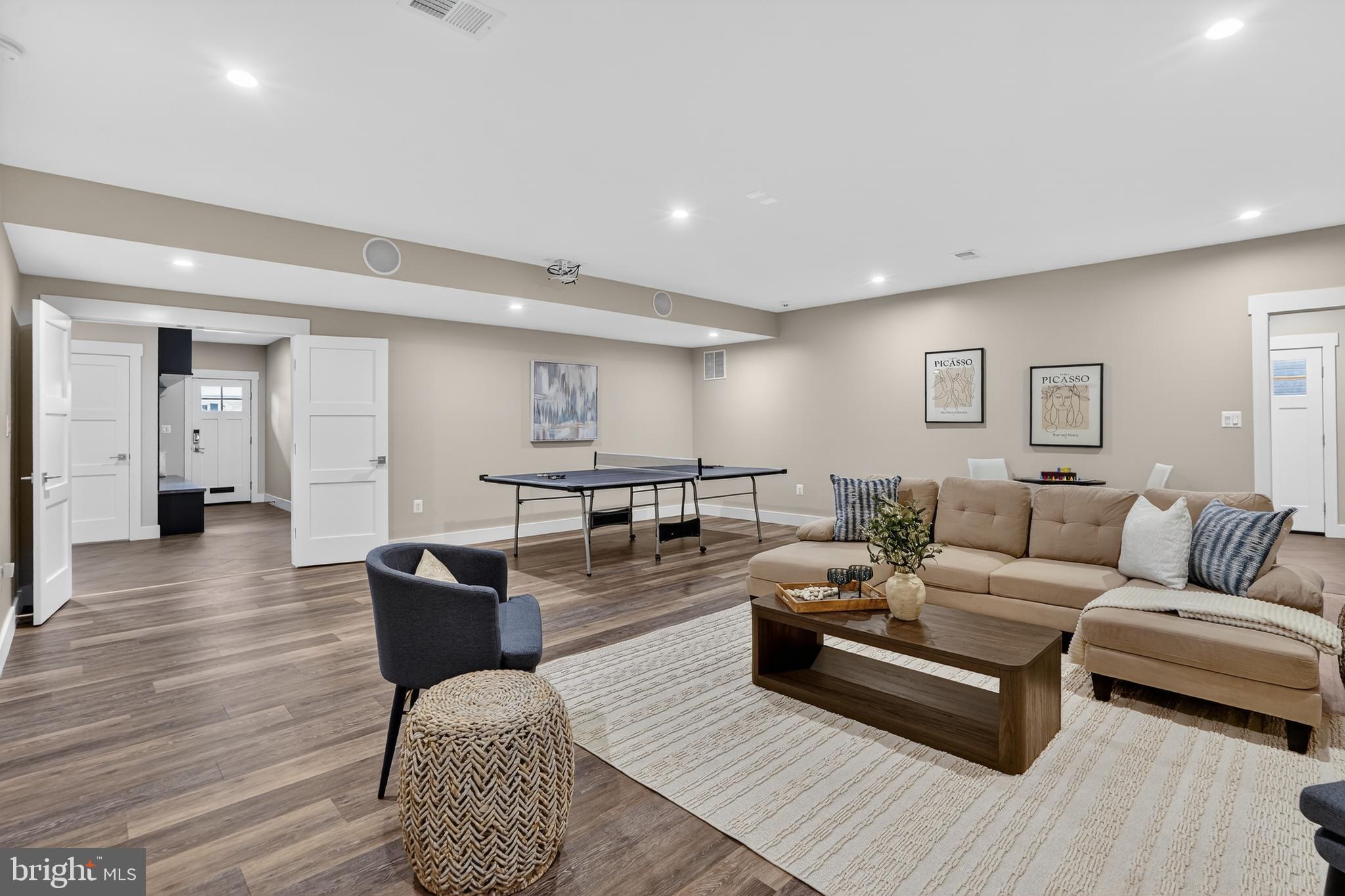 CRESCENT HILLS - Residential