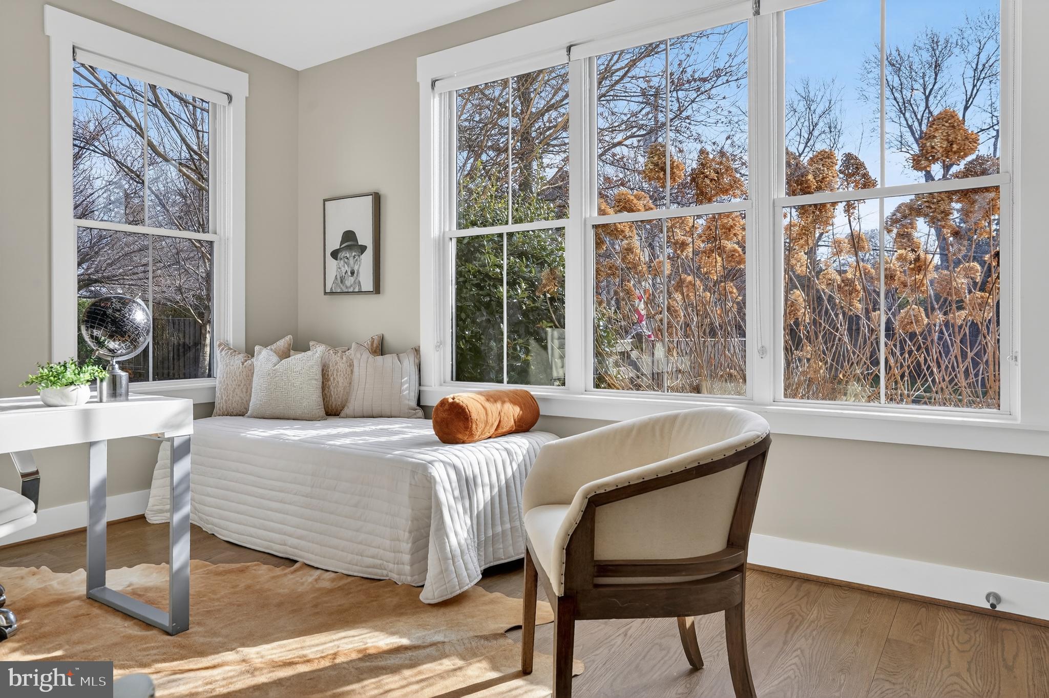 CRESCENT HILLS - Residential