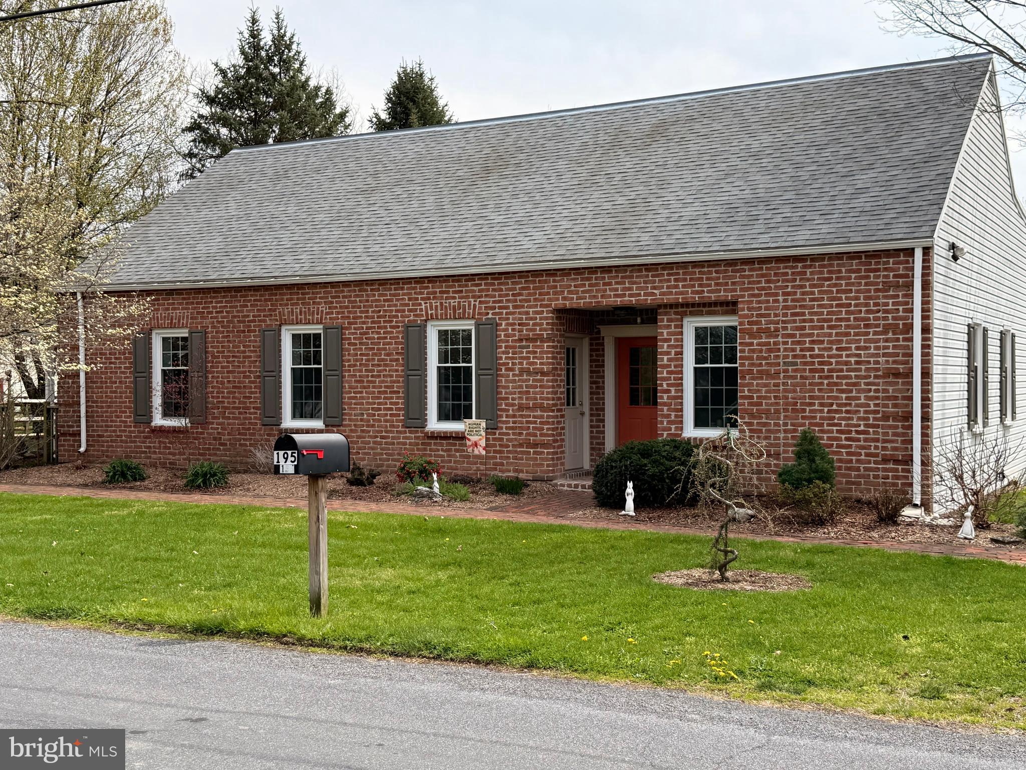 195 E YELLOWBREECHES ROAD