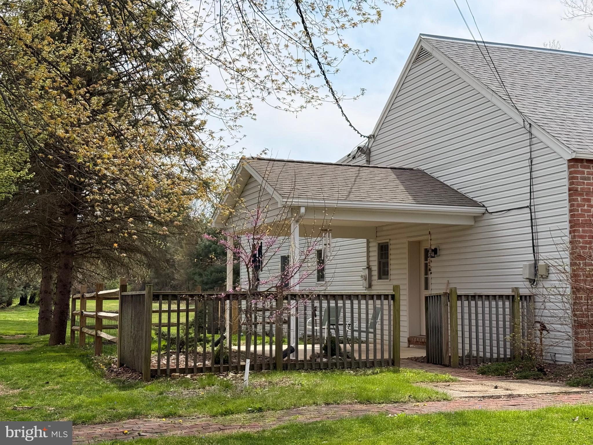 195 E YELLOWBREECHES ROAD