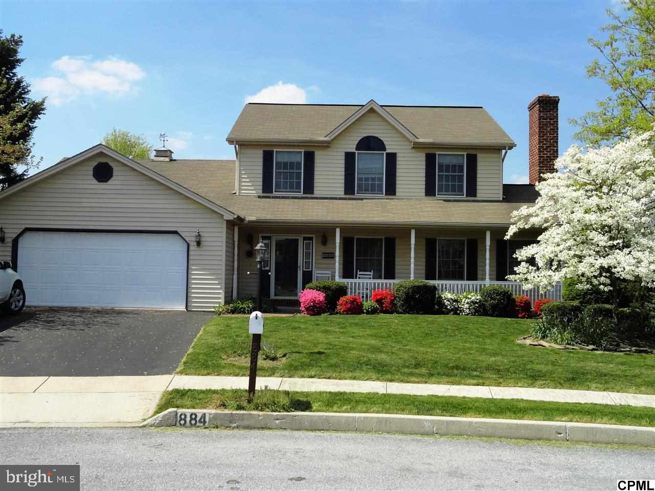 Come see this beautiful home in Sunny Hill Farms. 3BR 2 1/2BA. Over 700sqft of finished basement puts the total sqft of house at 2650. 1st fl laundry. Home features one of the best lots in Sunny Hill Farms. Great privacy and nice views.