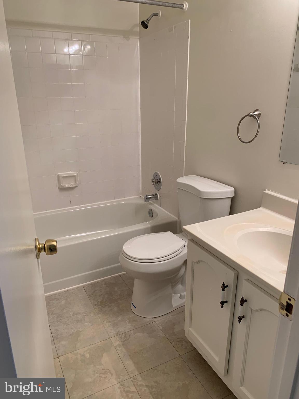 COLONY PARK - Residential Lease