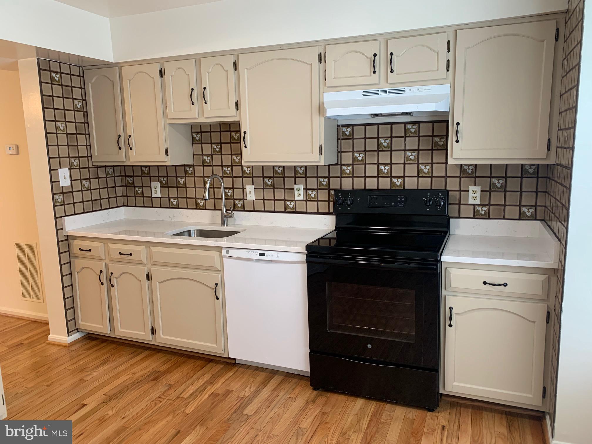 COLONY PARK - Residential Lease