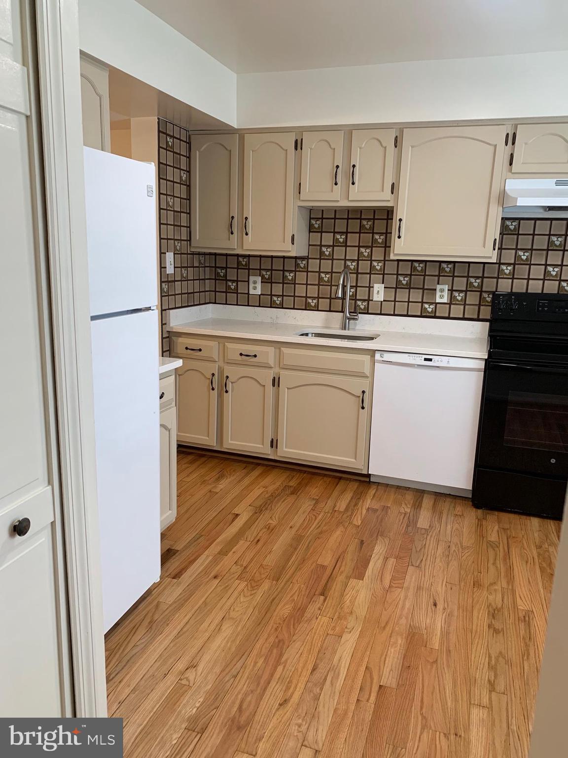 COLONY PARK - Residential Lease