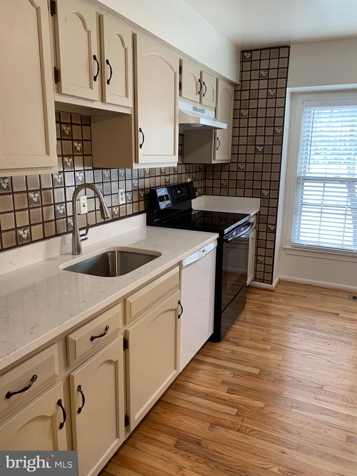 COLONY PARK - Residential Lease