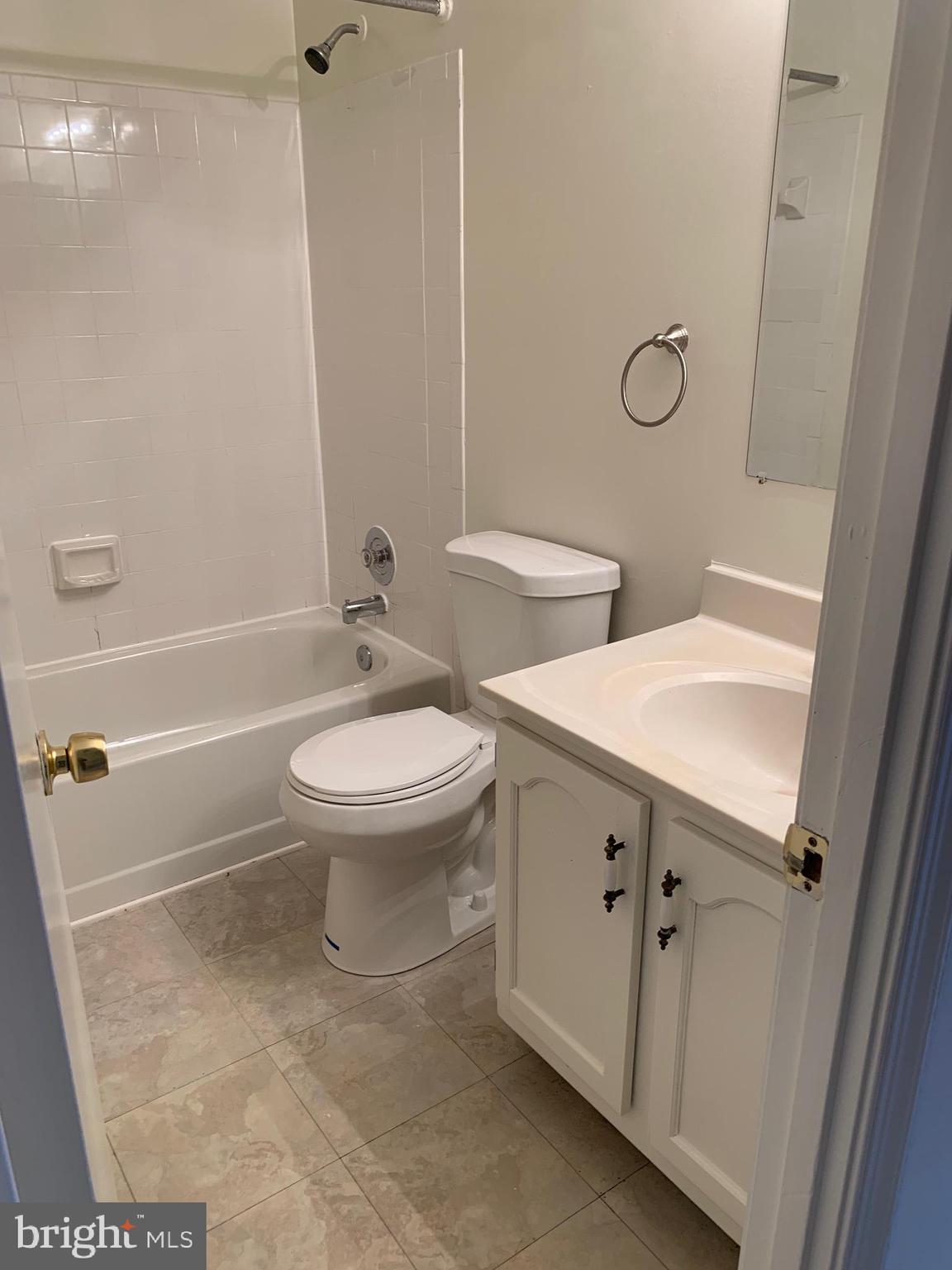 COLONY PARK - Residential Lease