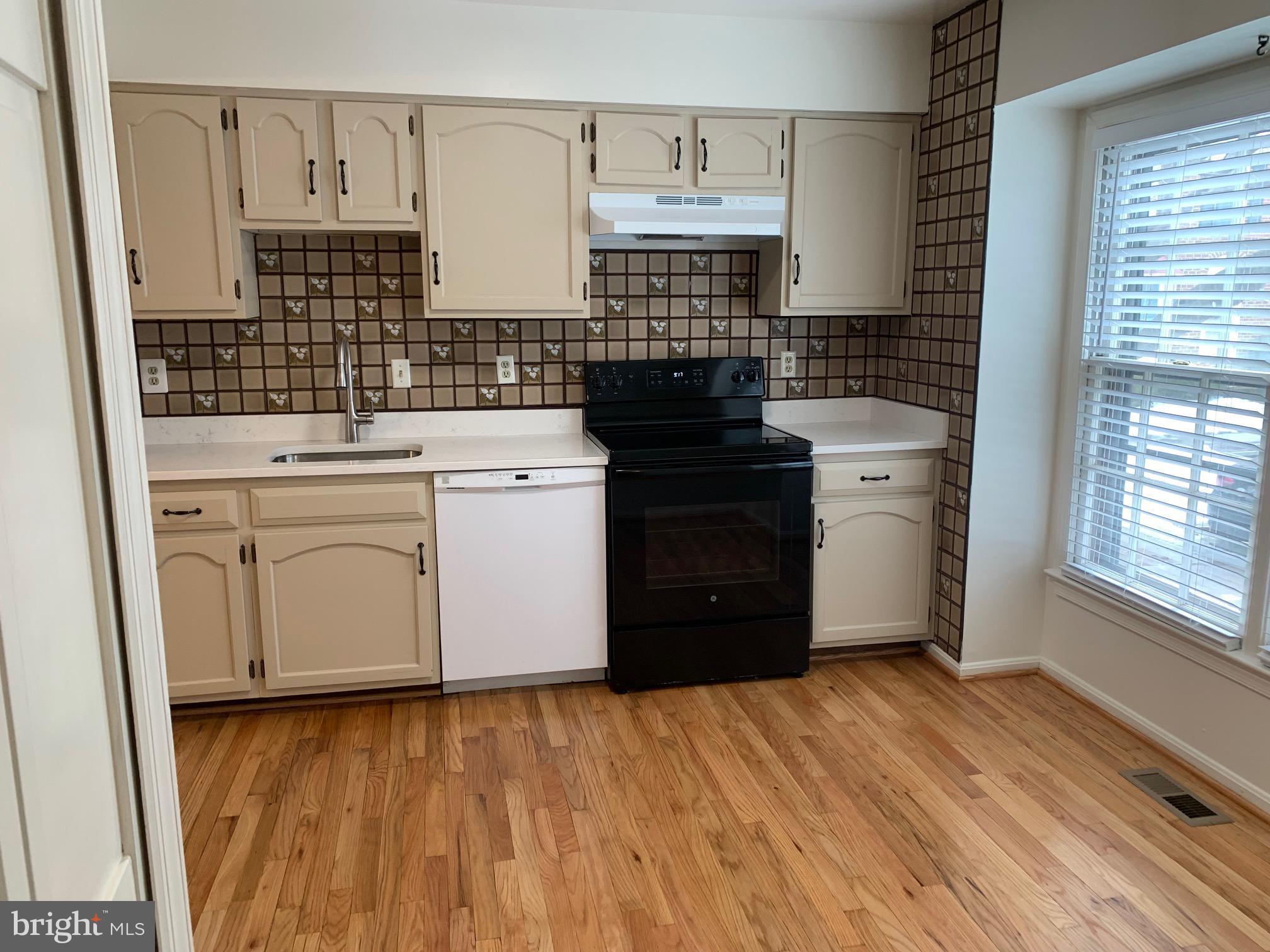 COLONY PARK - Residential Lease