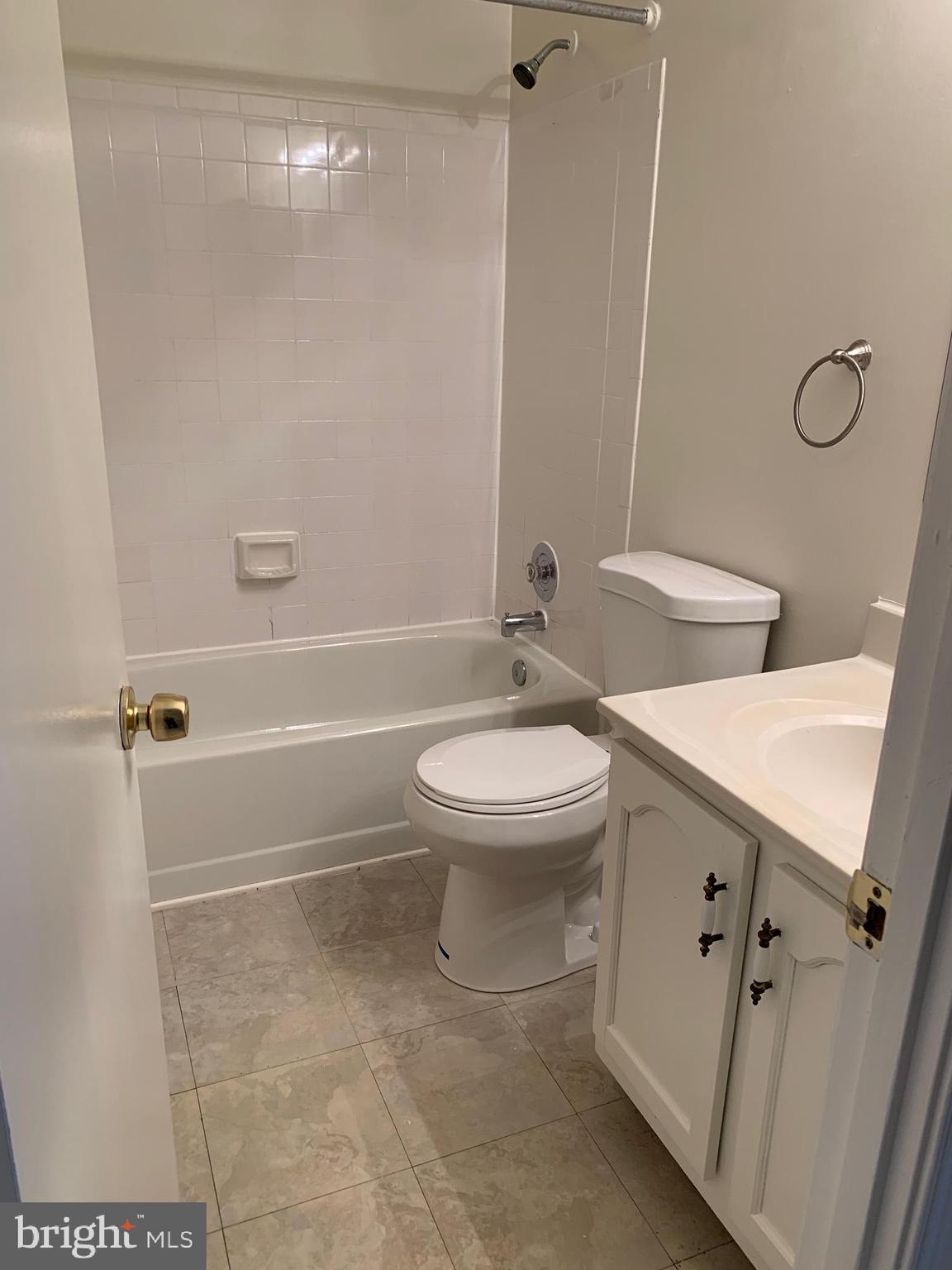 COLONY PARK - Residential Lease