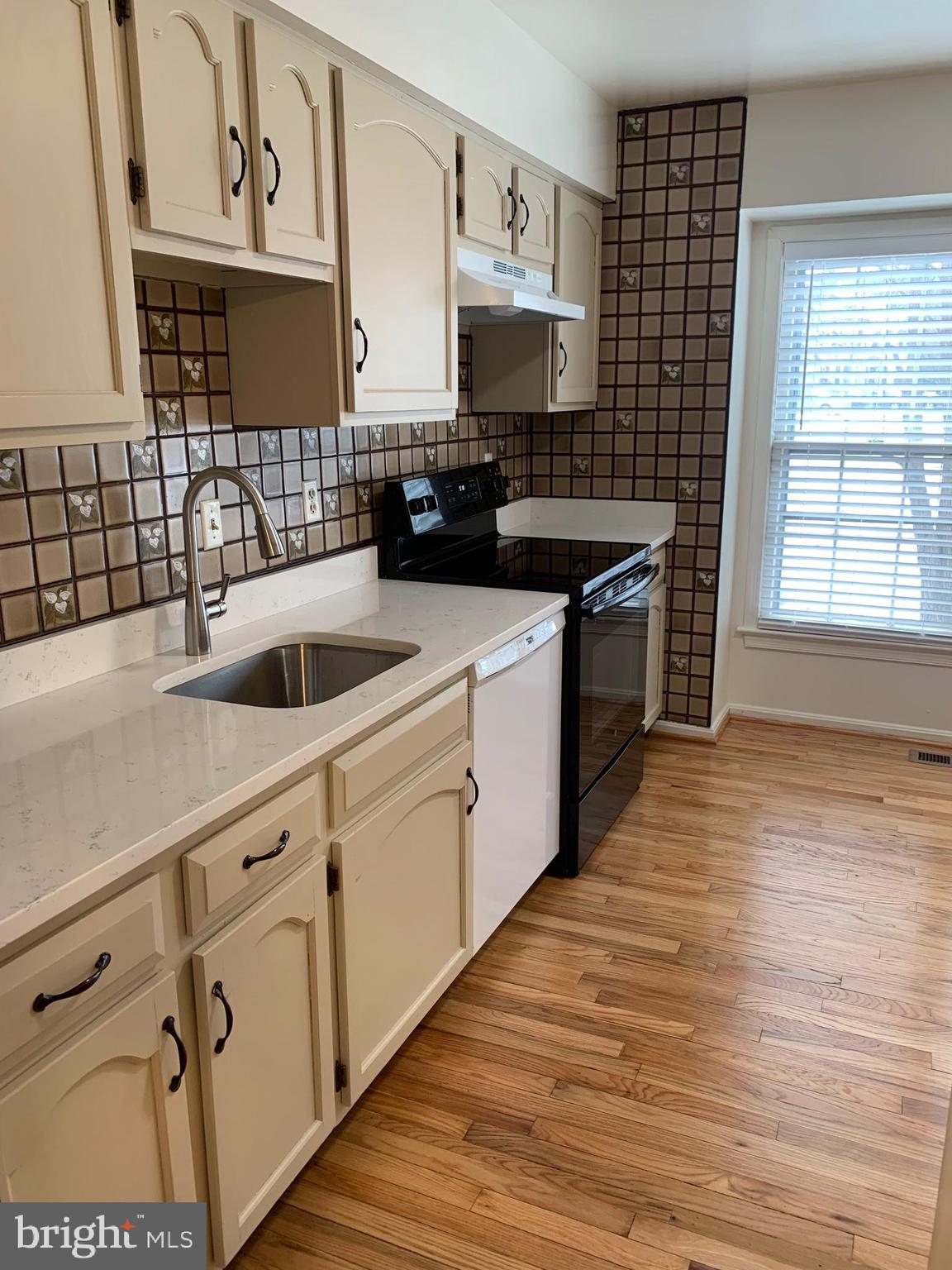 COLONY PARK - Residential Lease