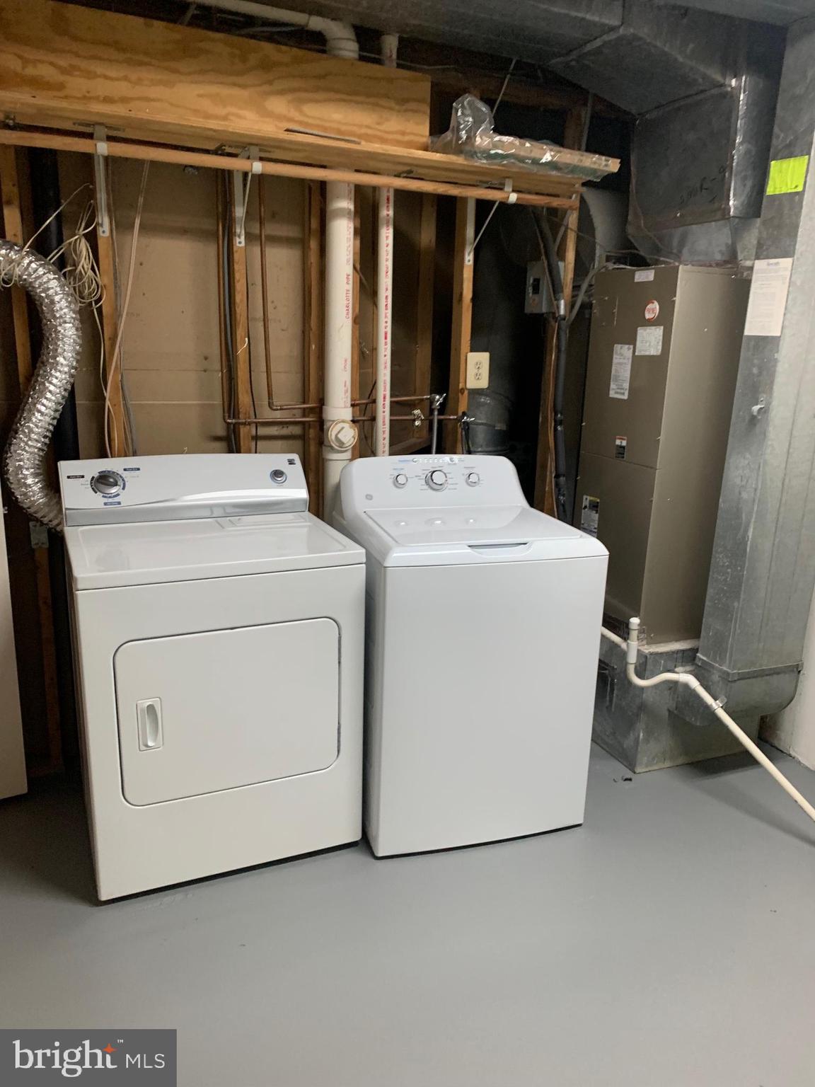 COLONY PARK - Residential Lease