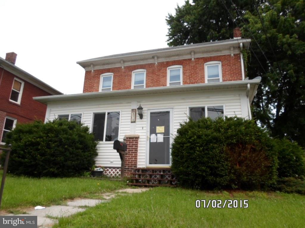 NICE 3 OR 4 BEDROOM HOME. ENCLOSED FRONT PORCH, 2 FULL BATHS, UPDATED ELECTRIC BOX, GAS HEAT, PUBLIC WATER & WILL MAKE NO REPAIRS. 2100 SQ.FT. Per asset manager, multiple offers received, all offers to be submitted by 7/9/15 5pm. Call listing agent for multiple offer form.