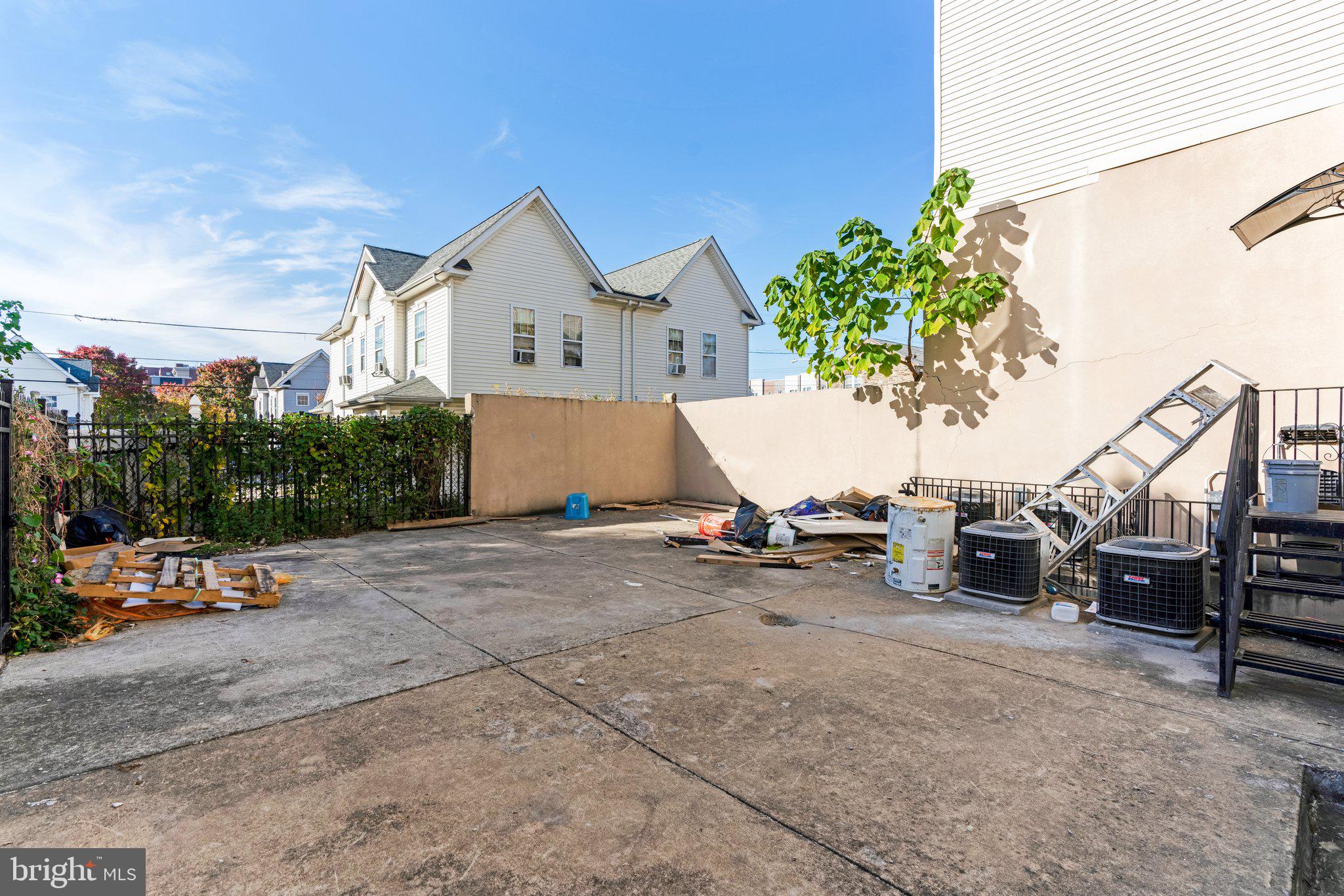 TEMPLE UNIVERSITY - Residential Lease