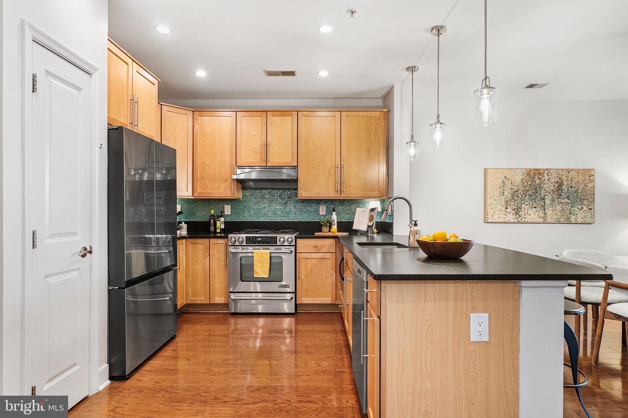1418 N RHODES STREET B120