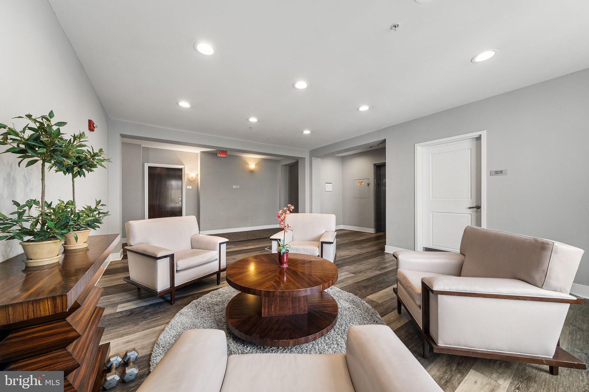 1418 N RHODES STREET B120